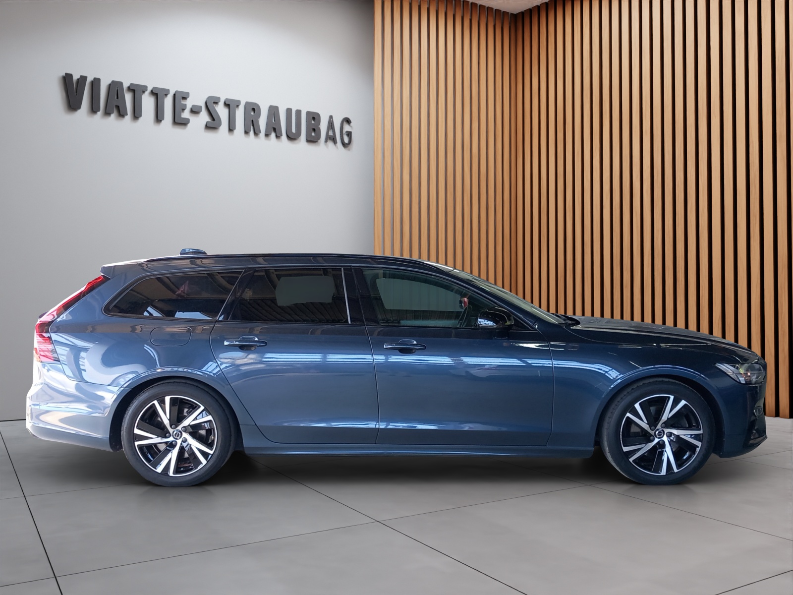 VOLVO V90 2.0 B5 R-Design AWD-image-3