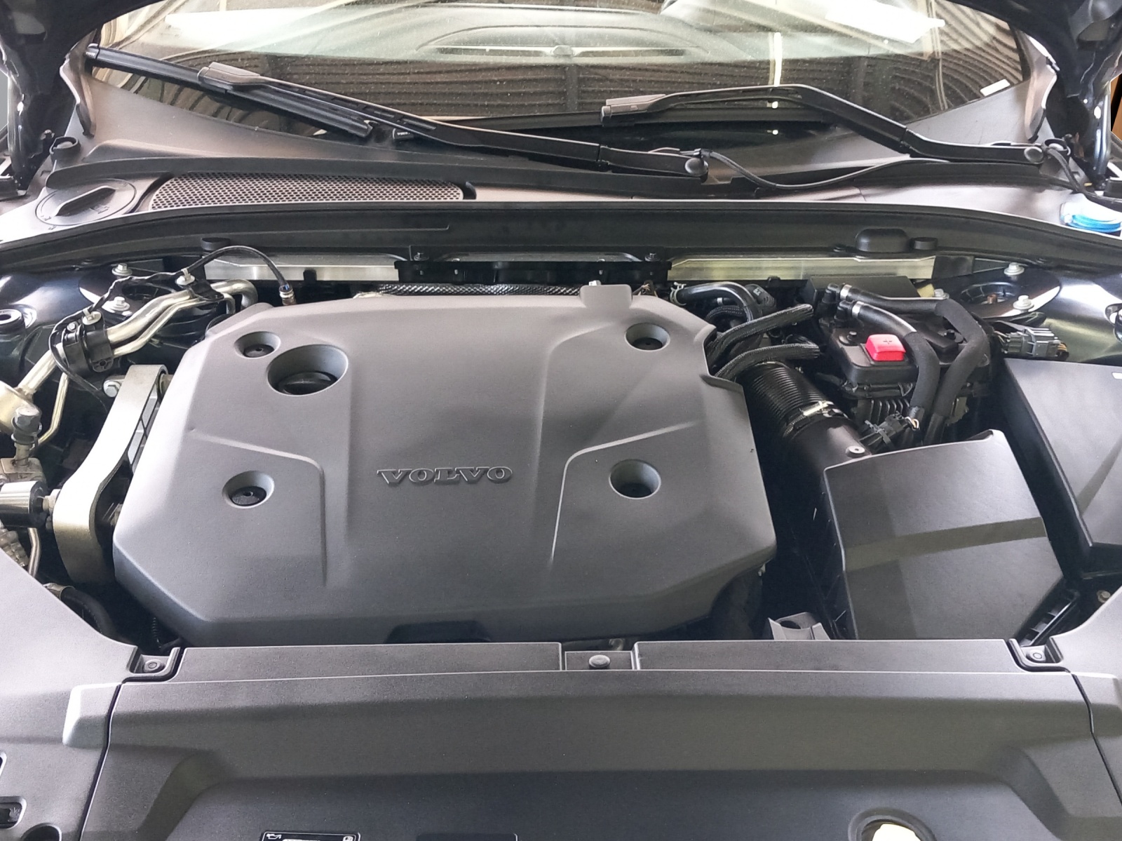VOLVO V90 2.0 B5 R-Design AWD-image-24