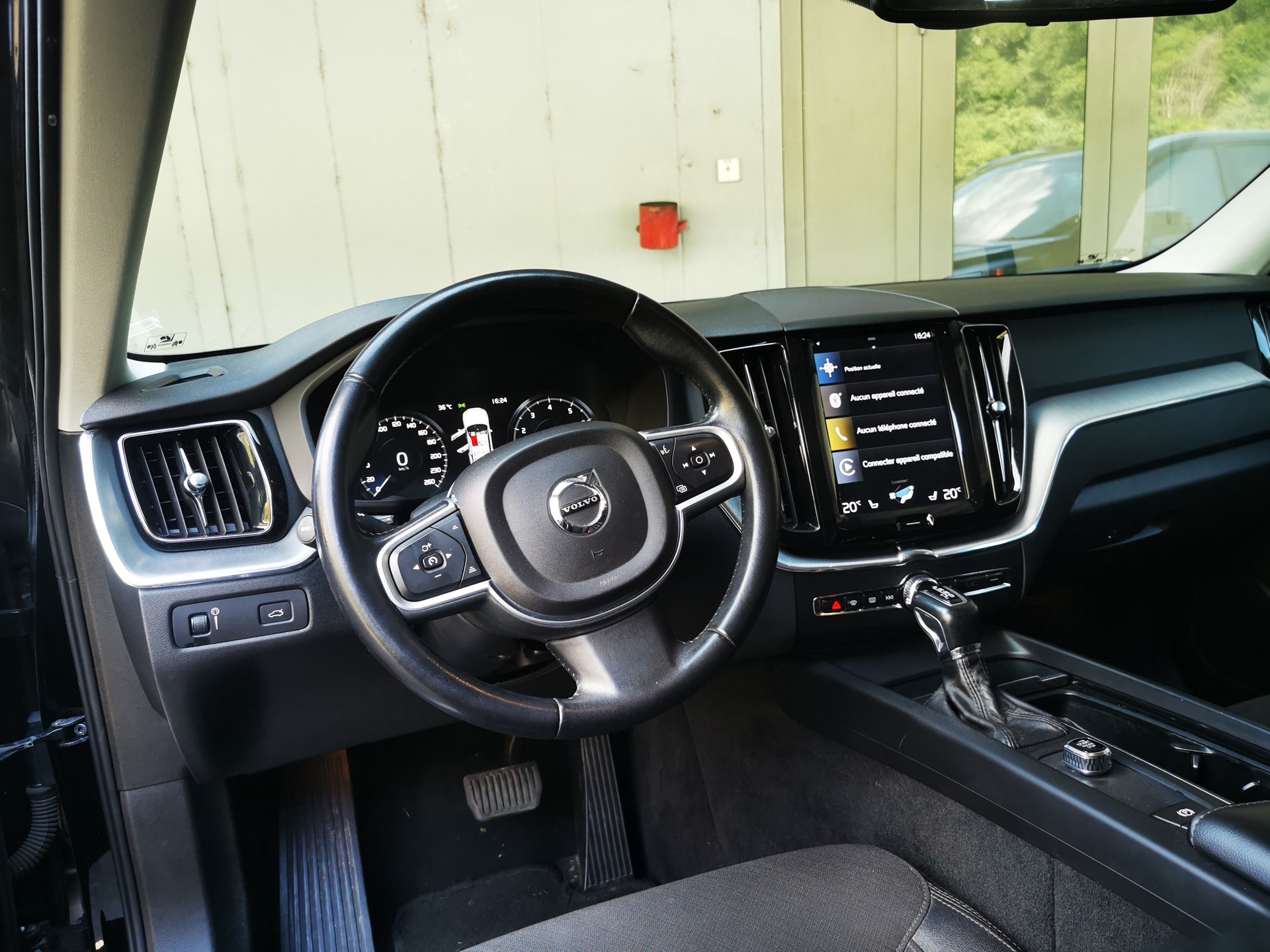 VOLVO XC60 T5 AWD Momentum Geartronic-image-5