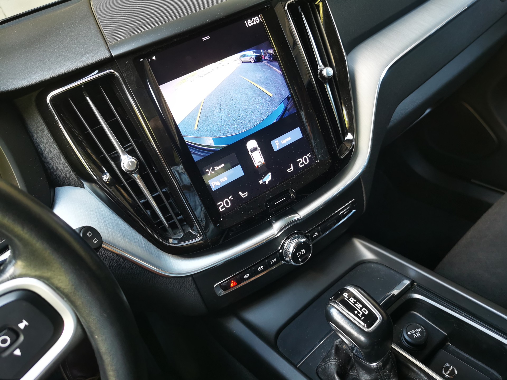 VOLVO XC60 T5 AWD Momentum Geartronic-image-11