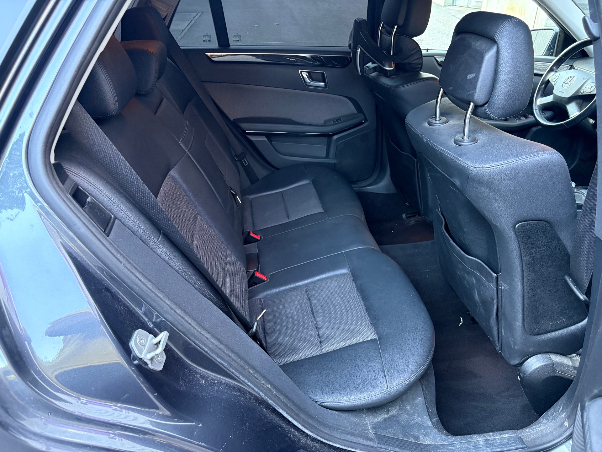 MERCEDES-BENZ E 200 CGI BlueEfficiency Avantgarde Automatic-image-10