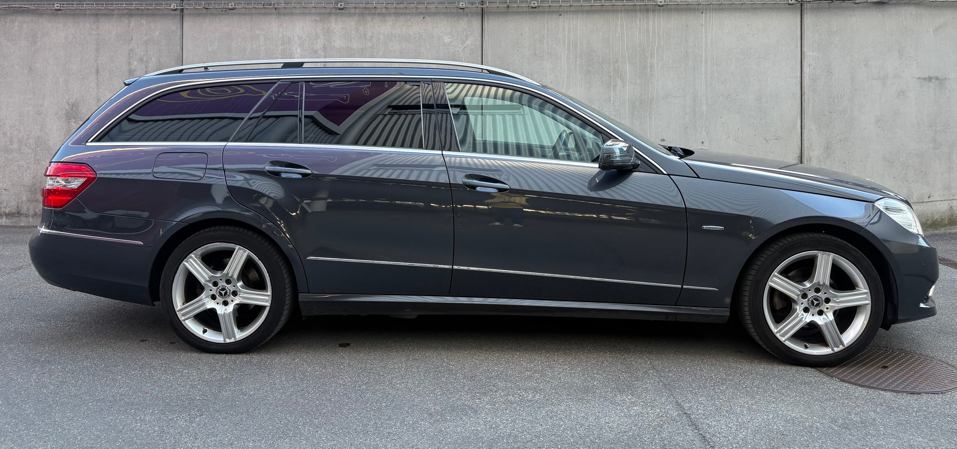 MERCEDES-BENZ E 200 CGI BlueEfficiency Avantgarde Automatic-image-6