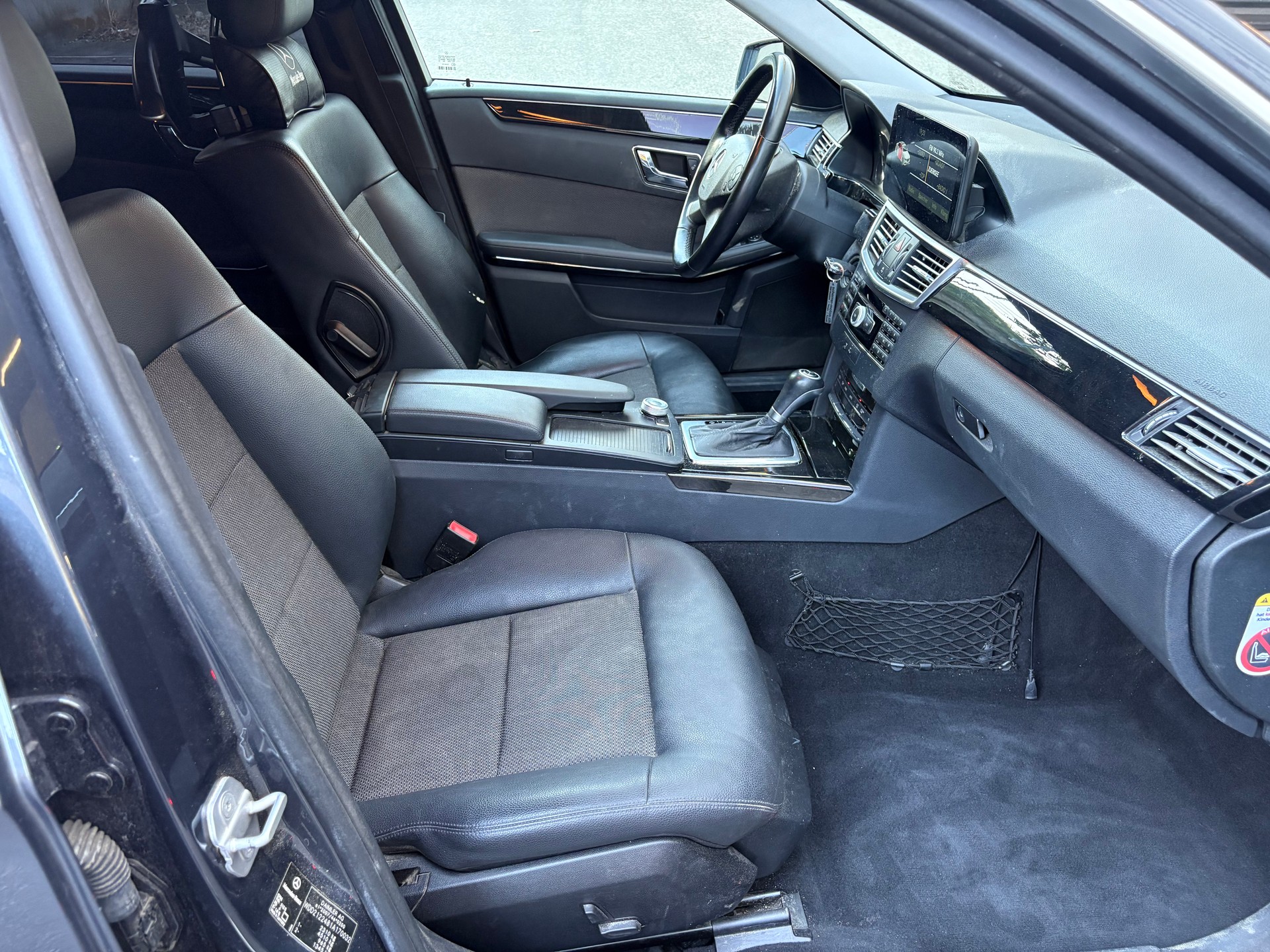 MERCEDES-BENZ E 200 CGI BlueEfficiency Avantgarde Automatic-image-9