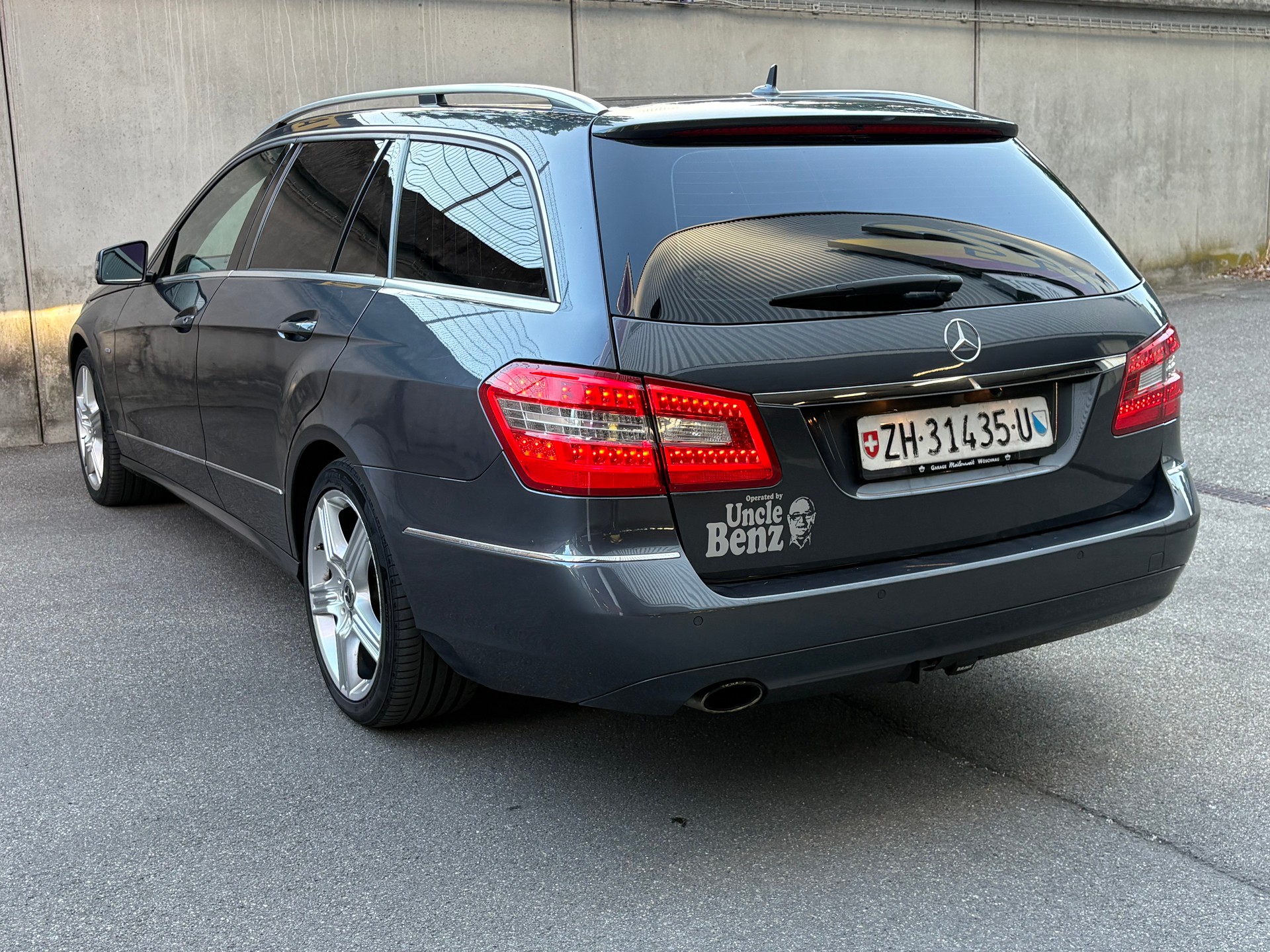 MERCEDES-BENZ E 200 CGI BlueEfficiency Avantgarde Automatic-image-4