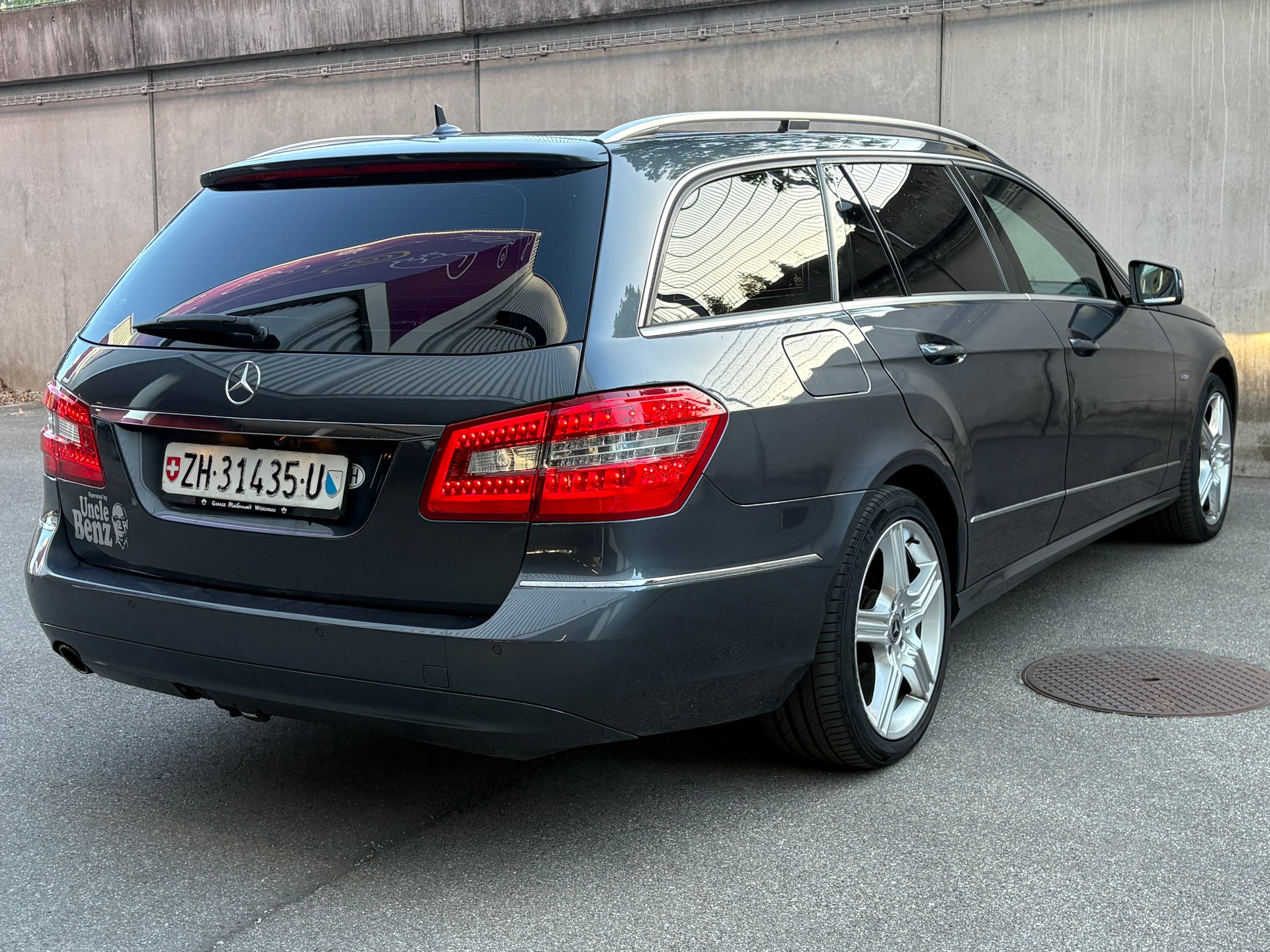 MERCEDES-BENZ E 200 CGI BlueEfficiency Avantgarde Automatic-image-2