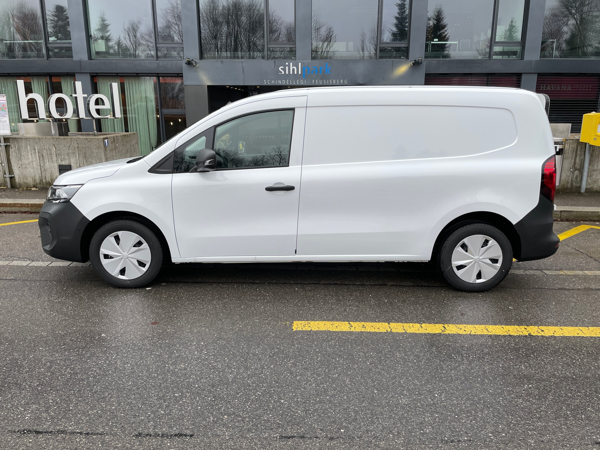 NISSAN Townstar EV45 kWh 22kW L2 Acenta-image-16