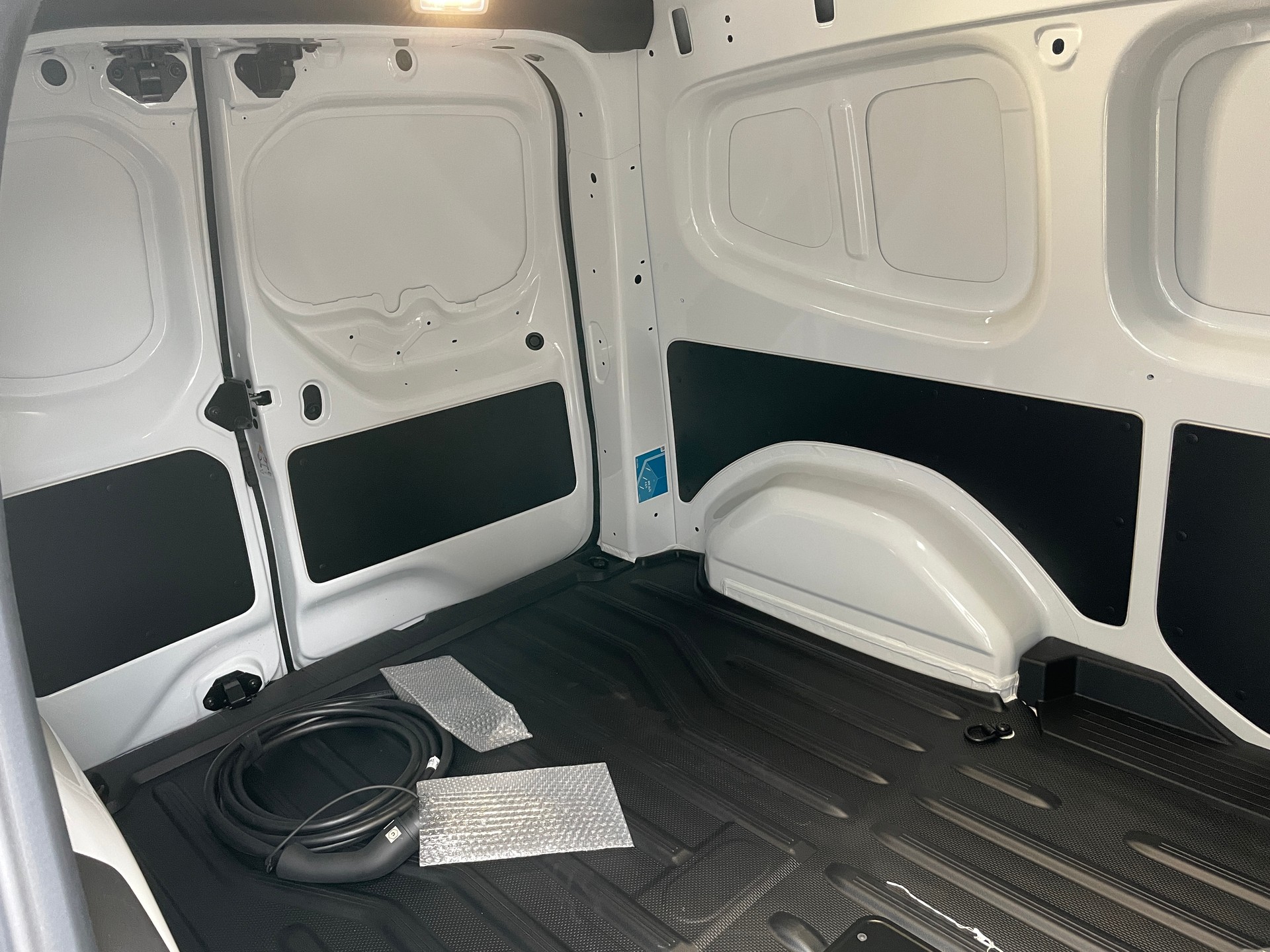 NISSAN Townstar EV45 kWh 22kW L2 Acenta-image-8