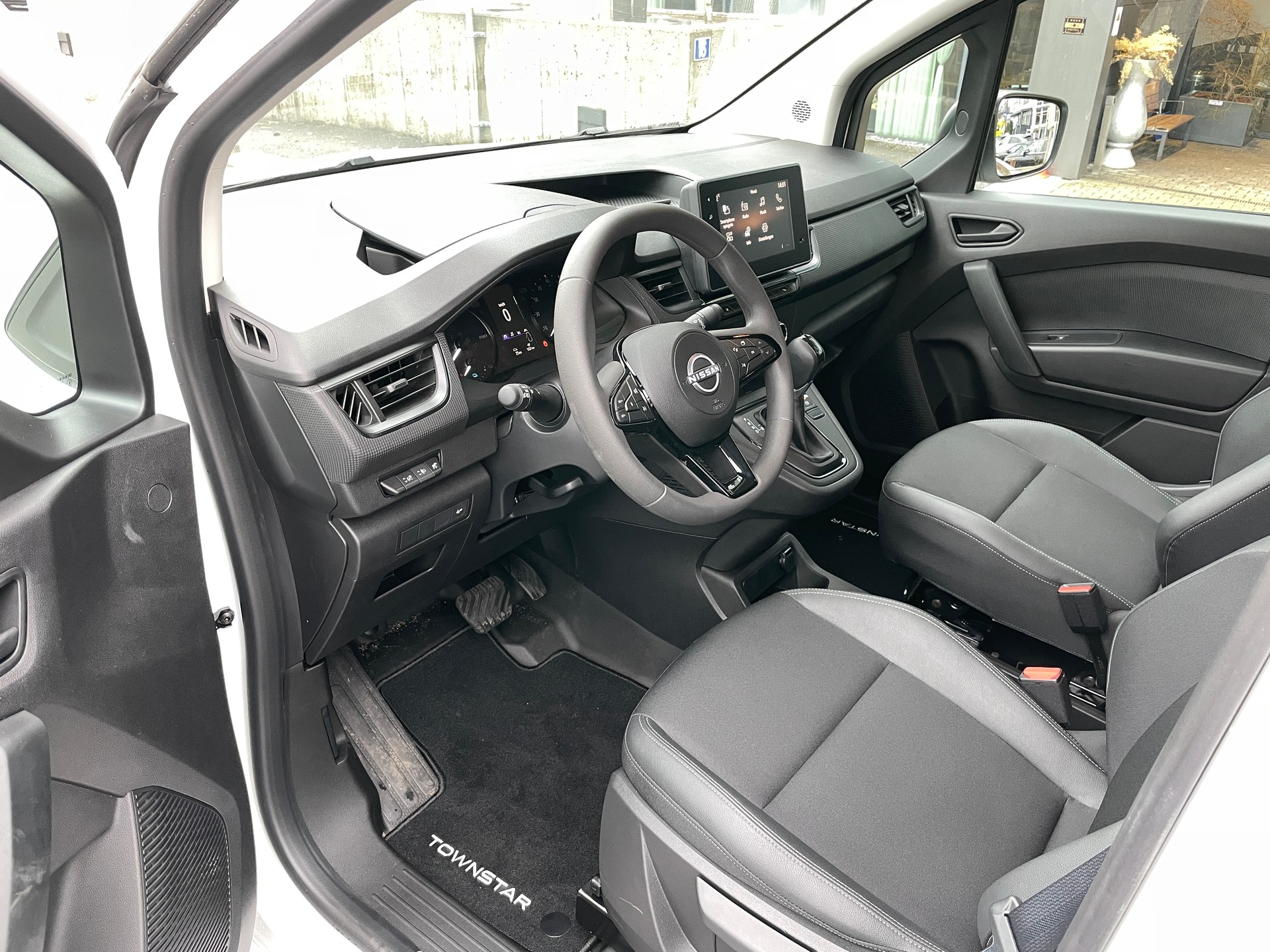 NISSAN Townstar EV45 kWh 22kW L2 Acenta-image-17