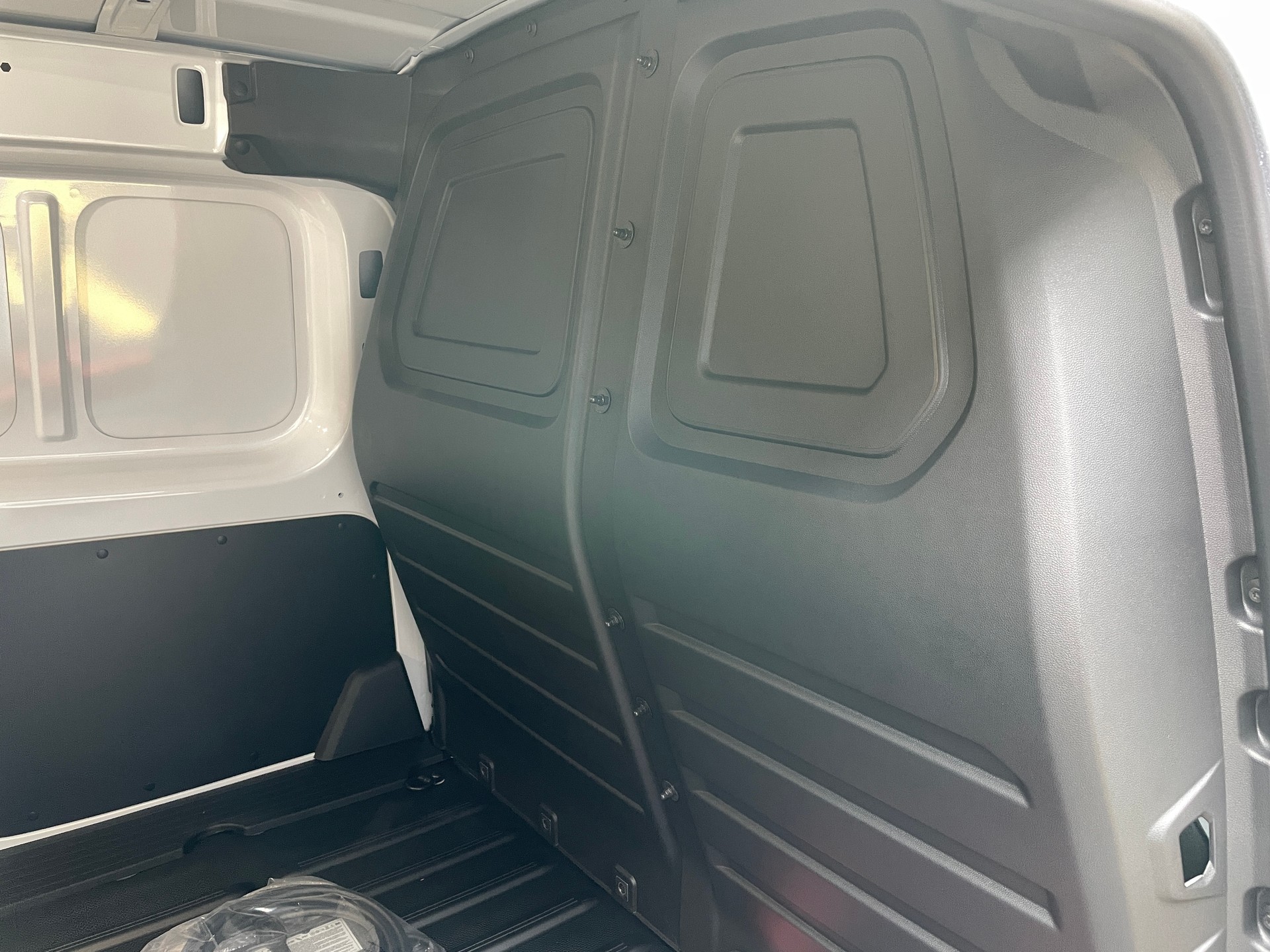 NISSAN Townstar EV45 kWh 22kW L2 Acenta-image-9