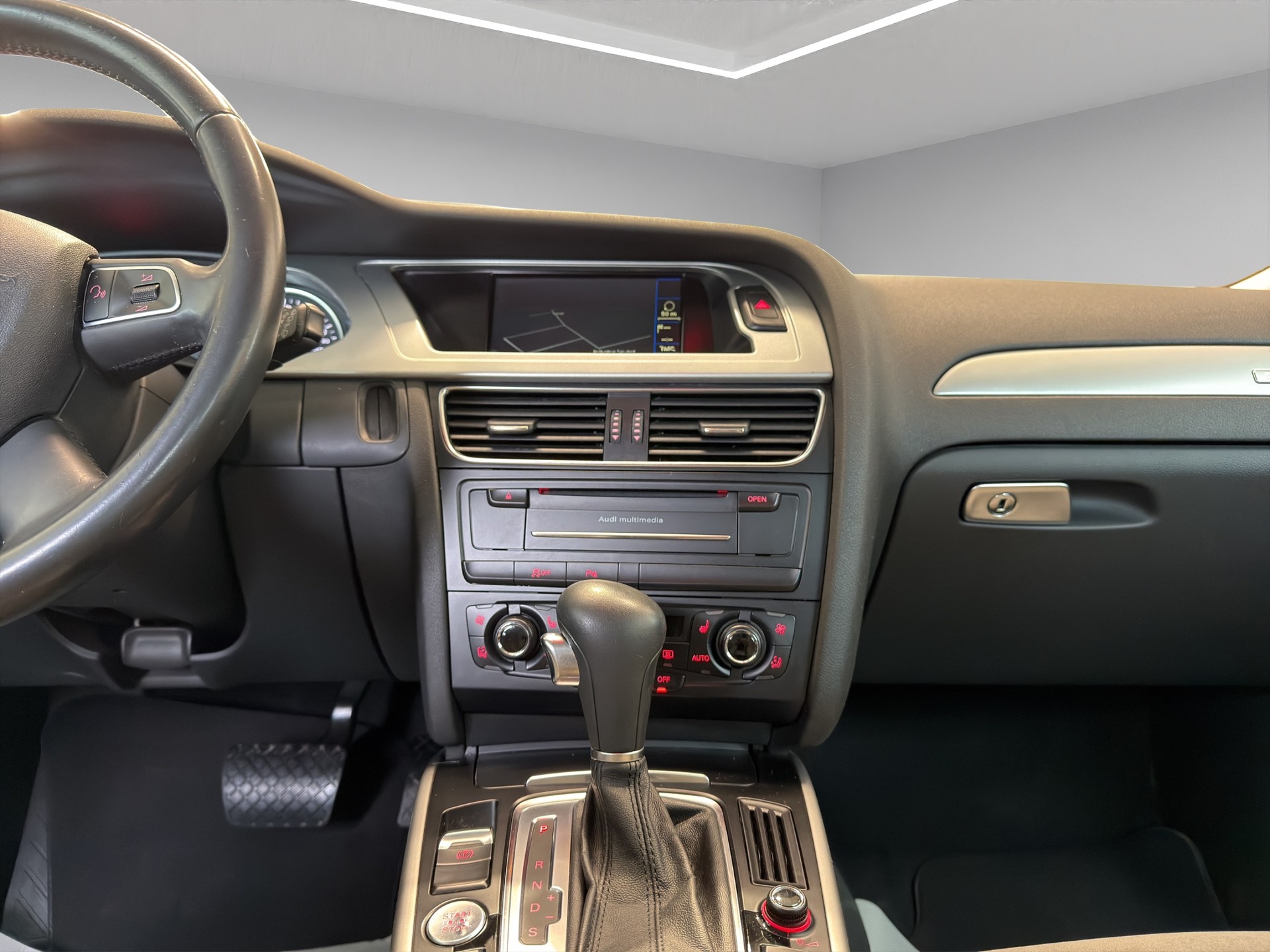 AUDI A4 allroad 3.0 TDI quattro S-tronic-image-11