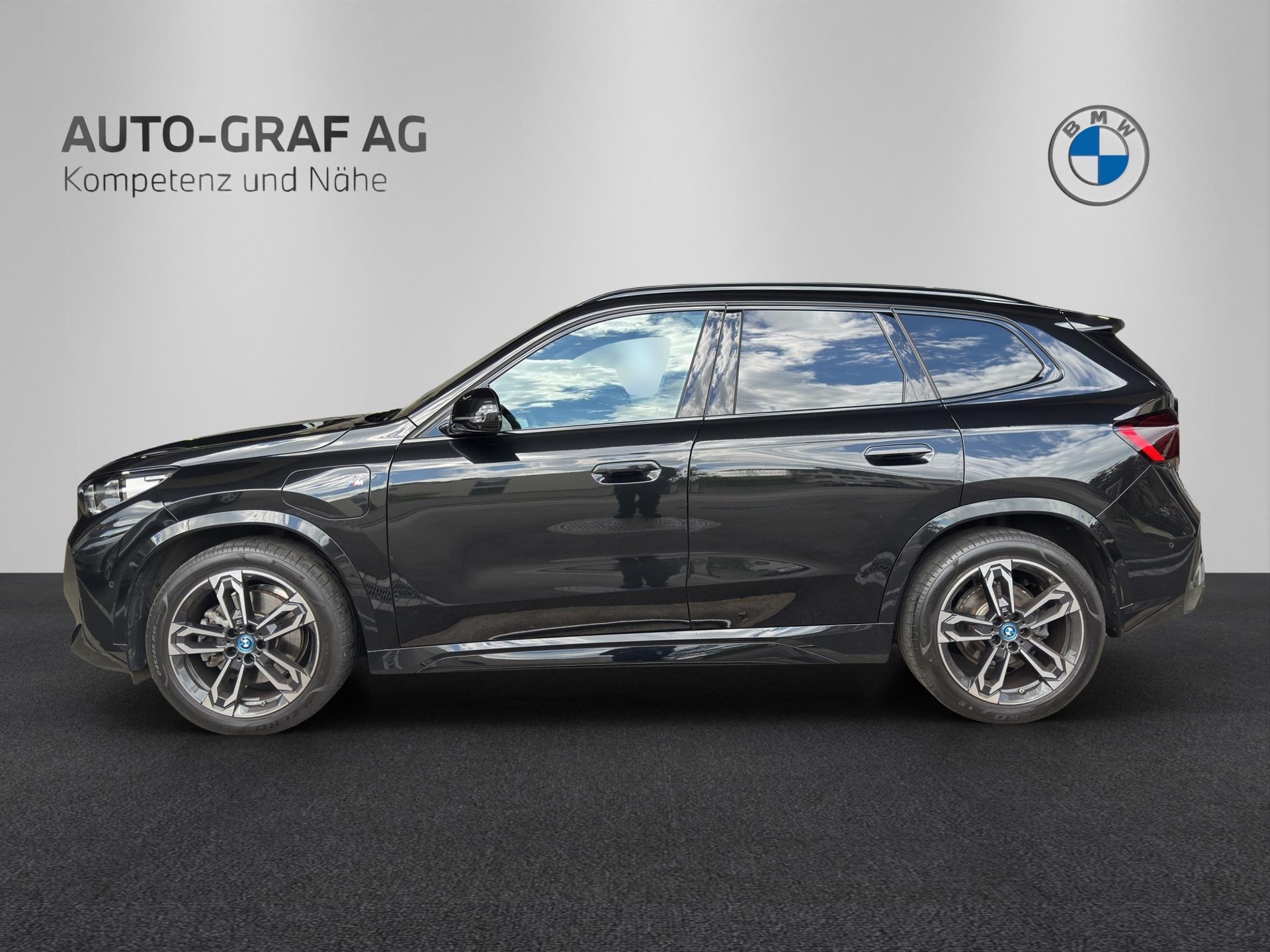 BMW X1 30e M Sport xDrive paddles-image-1