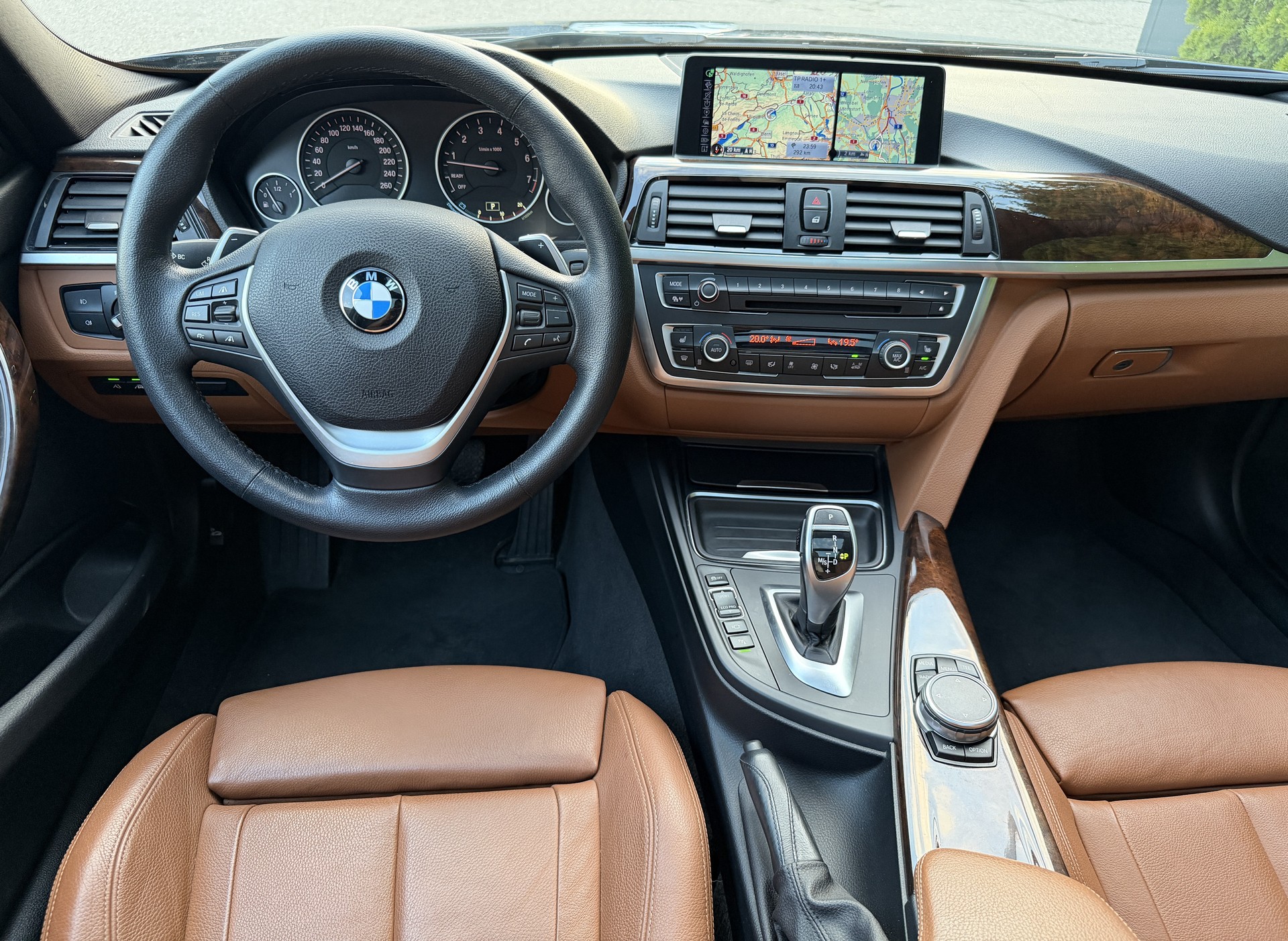BMW 335i xDrive Touring Luxury Line Steptronic / CH-Fahrzeug-image-10