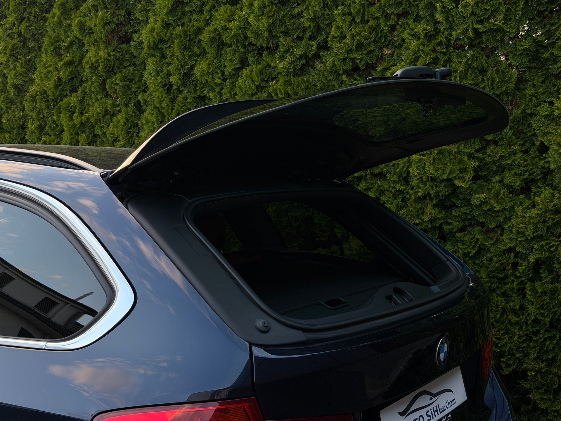 BMW 335i xDrive Touring Luxury Line Steptronic / CH-Fahrzeug-image-27