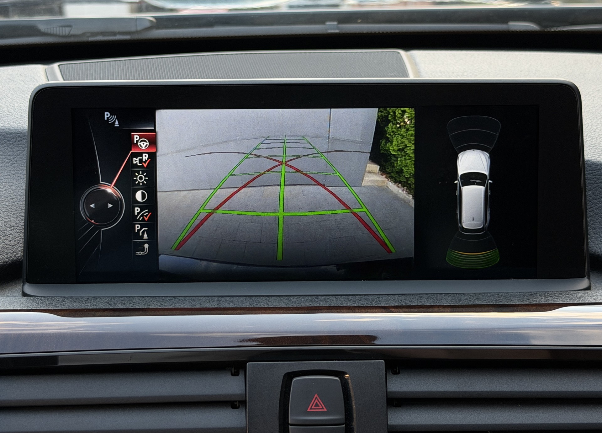 BMW 335i xDrive Touring Luxury Line Steptronic / CH-Fahrzeug-image-12