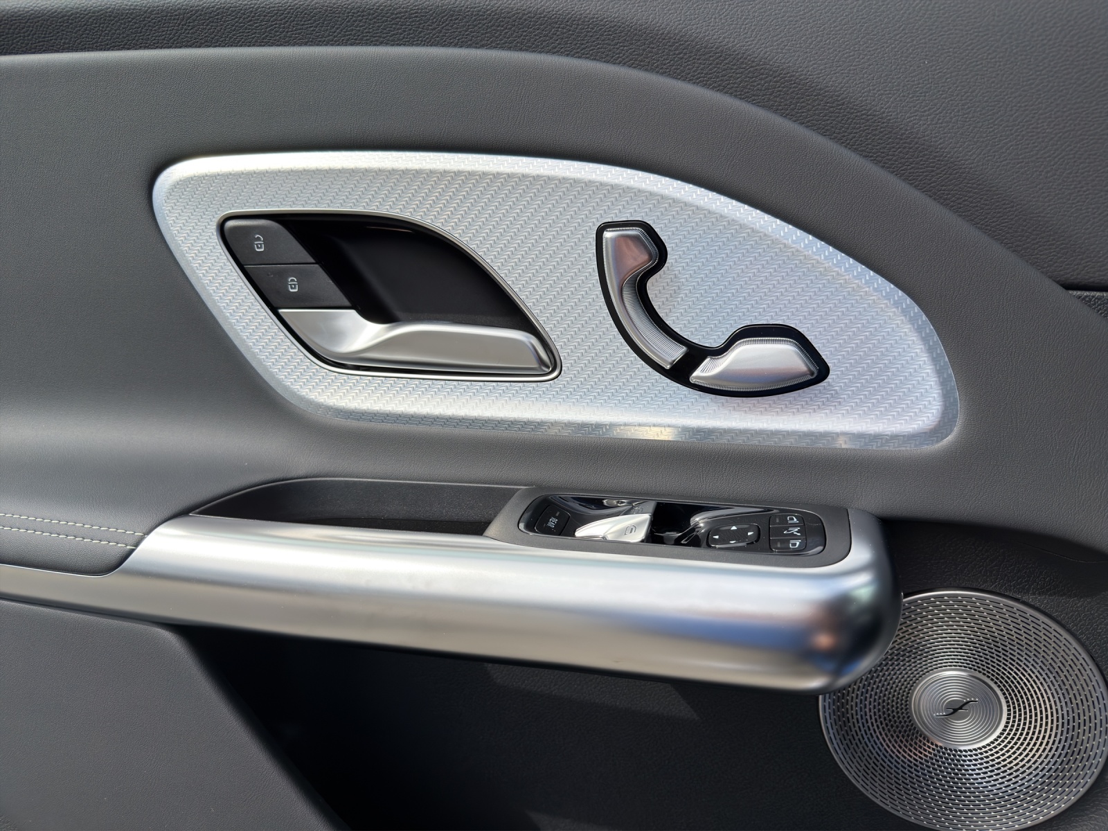 MERCEDES-BENZ GLB 350 with EQ Technology-image-11