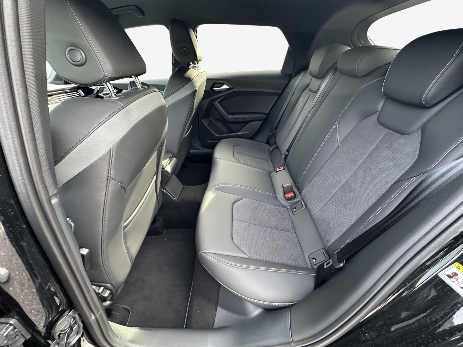 AUDI A1 Sportback 40 TFSI S Line S-tronic-image-11