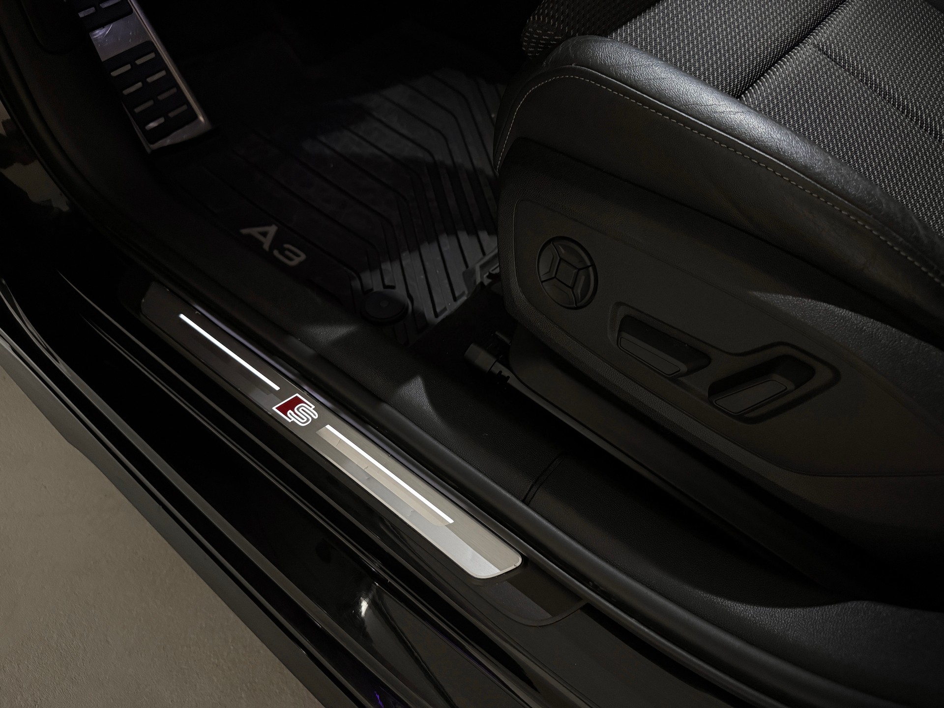 AUDI A3 Sportback 35 TFSI S line S-tronic-image-13