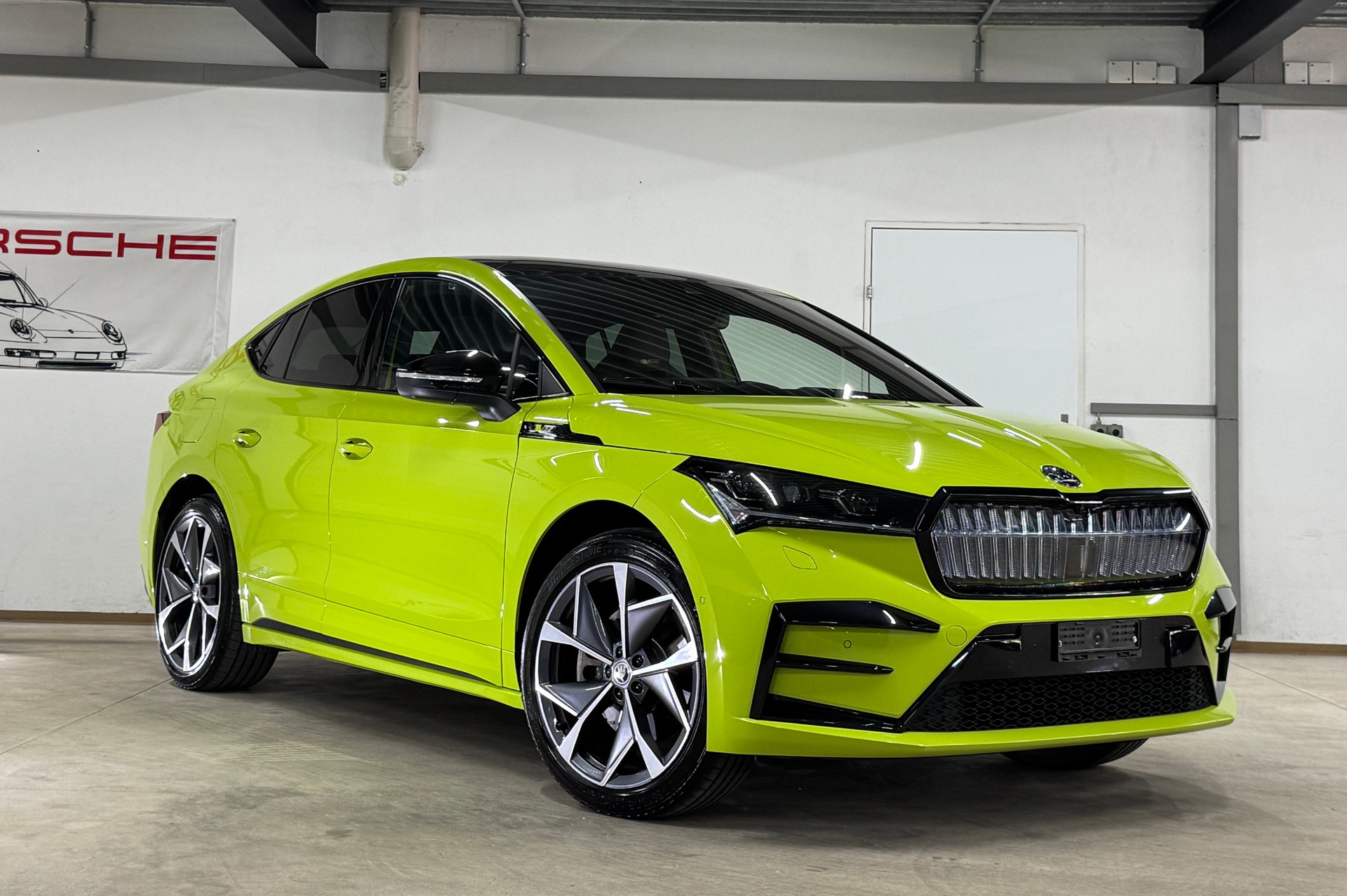 SKODA Enyaq Coupé RS iV 80 4x4 300 PS // Anhängerkupplung // Vollausstattung-image-2