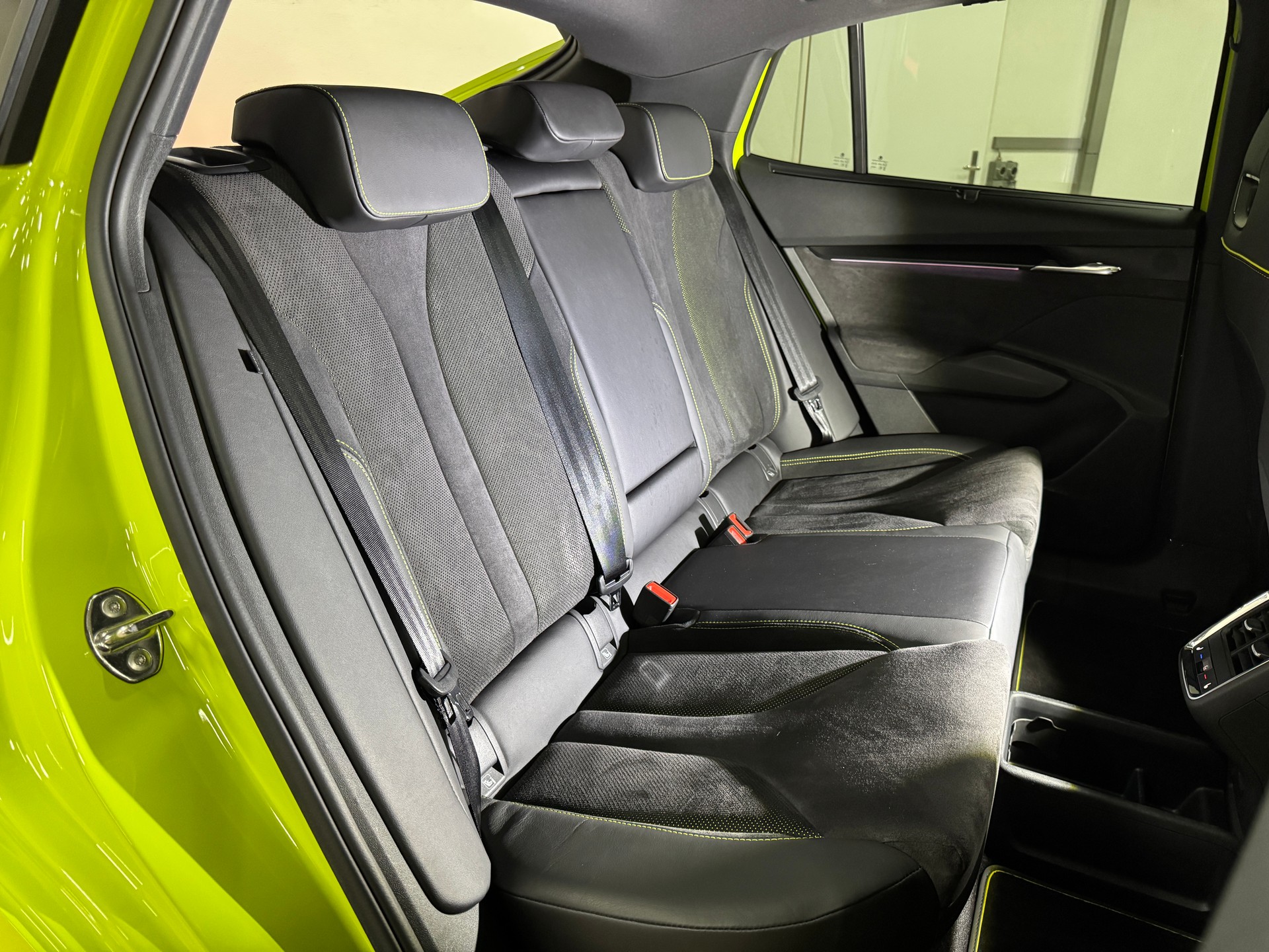 SKODA Enyaq Coupé RS iV 80 4x4 300 PS // Anhängerkupplung // Vollausstattung-image-10