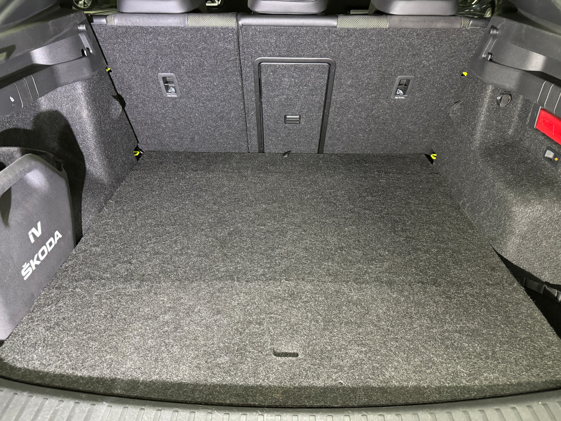 SKODA Enyaq Coupé RS iV 80 4x4 300 PS // Anhängerkupplung // Vollausstattung-image-7