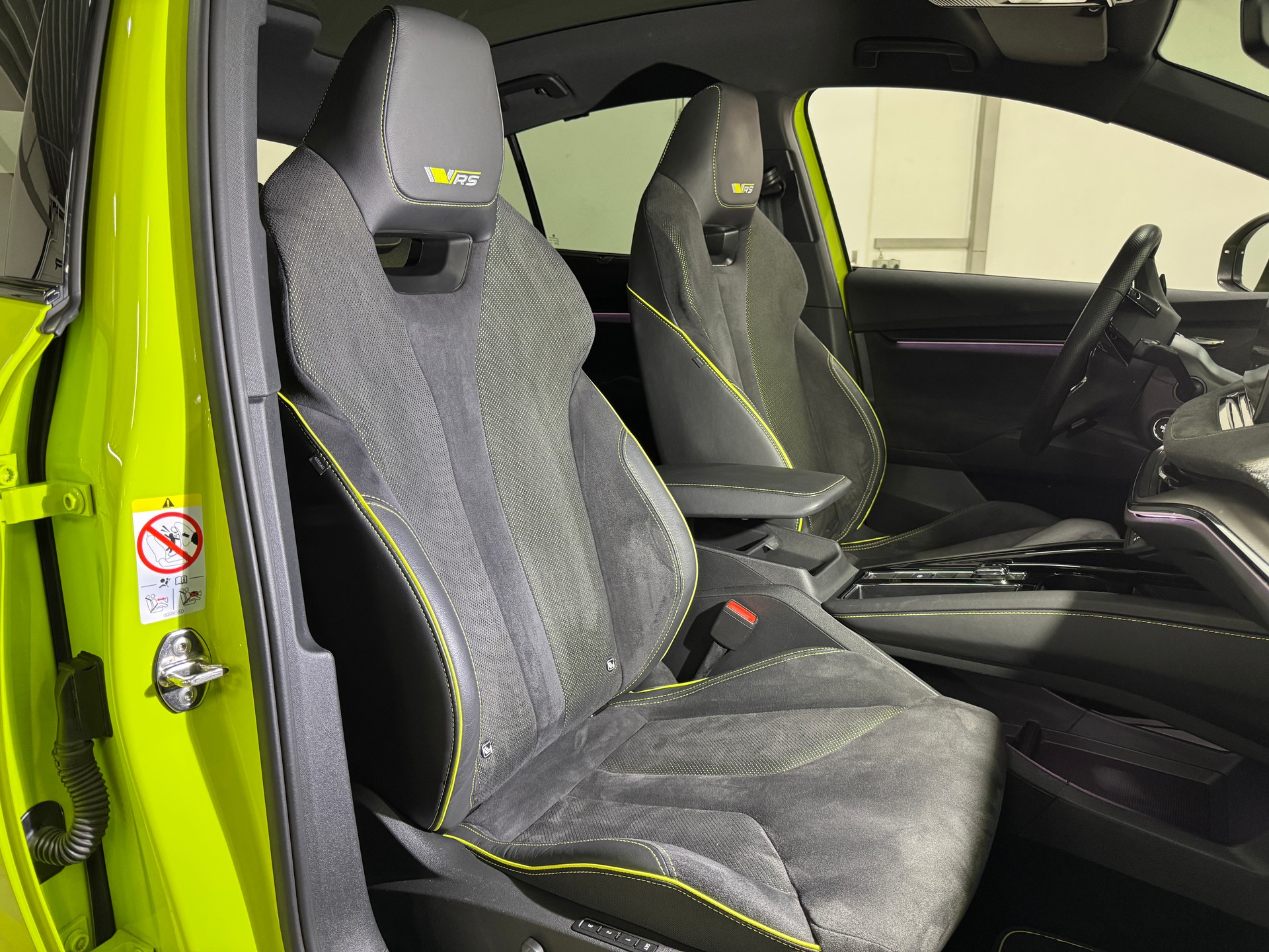 SKODA Enyaq Coupé RS iV 80 4x4 300 PS // Anhängerkupplung // Vollausstattung-image-8