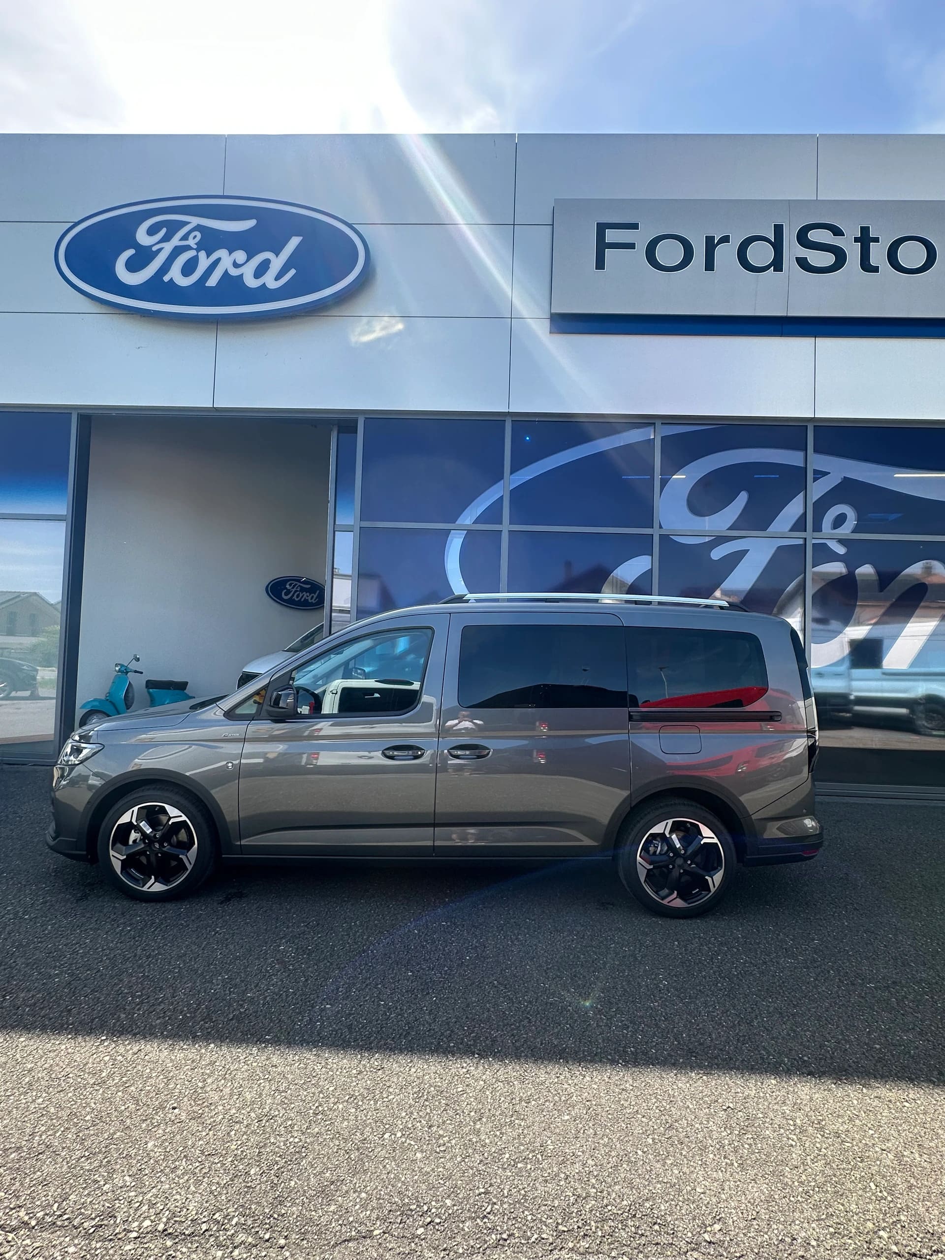 FORD TOURNEO CONNECT Grand 2.0 EcoB Active/122CV/Aut.-image-2