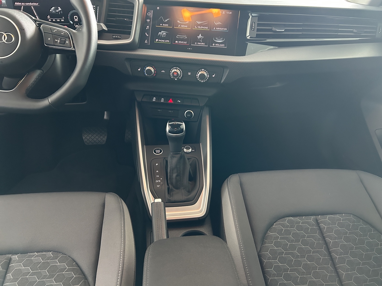 AUDI A1 Sportback 30 TFSI Attraction S-tronic-image-12