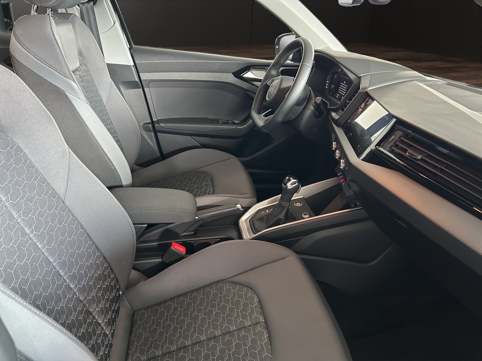 AUDI A1 Sportback 30 TFSI Attraction S-tronic-image-14