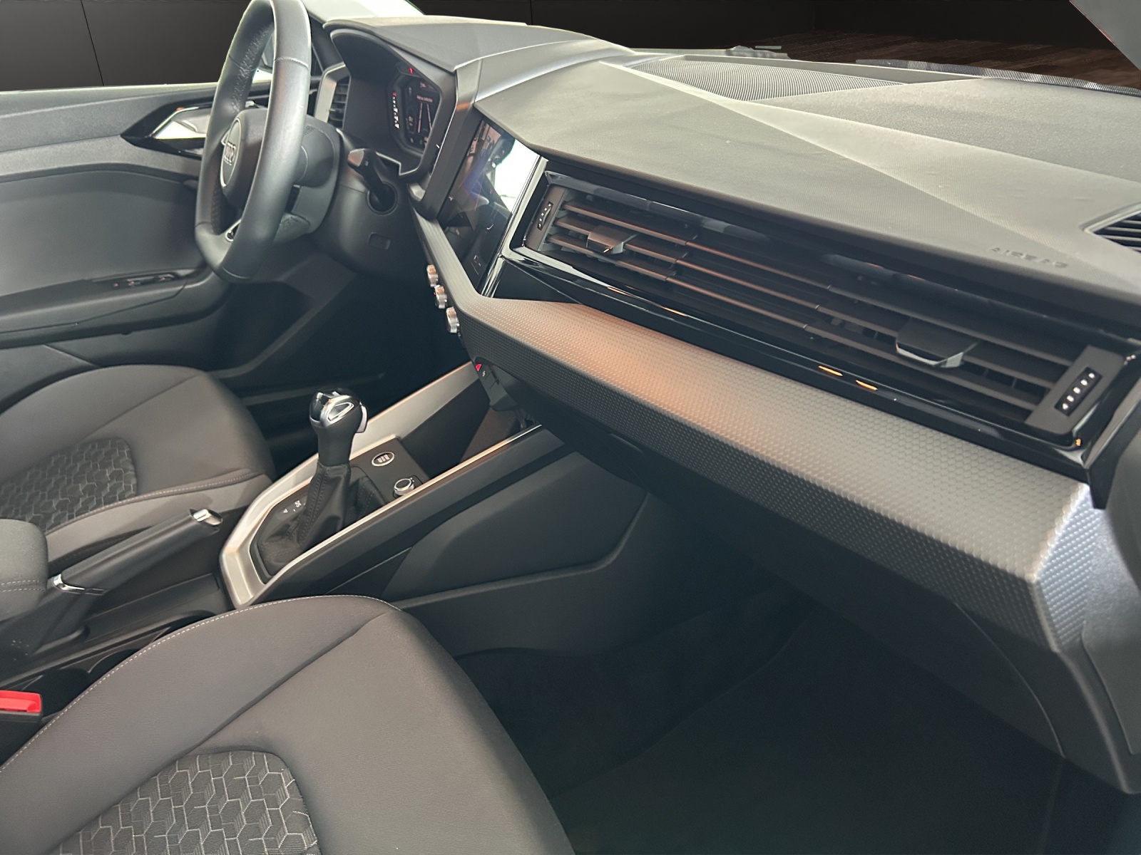 AUDI A1 Sportback 30 TFSI Attraction S-tronic-image-19