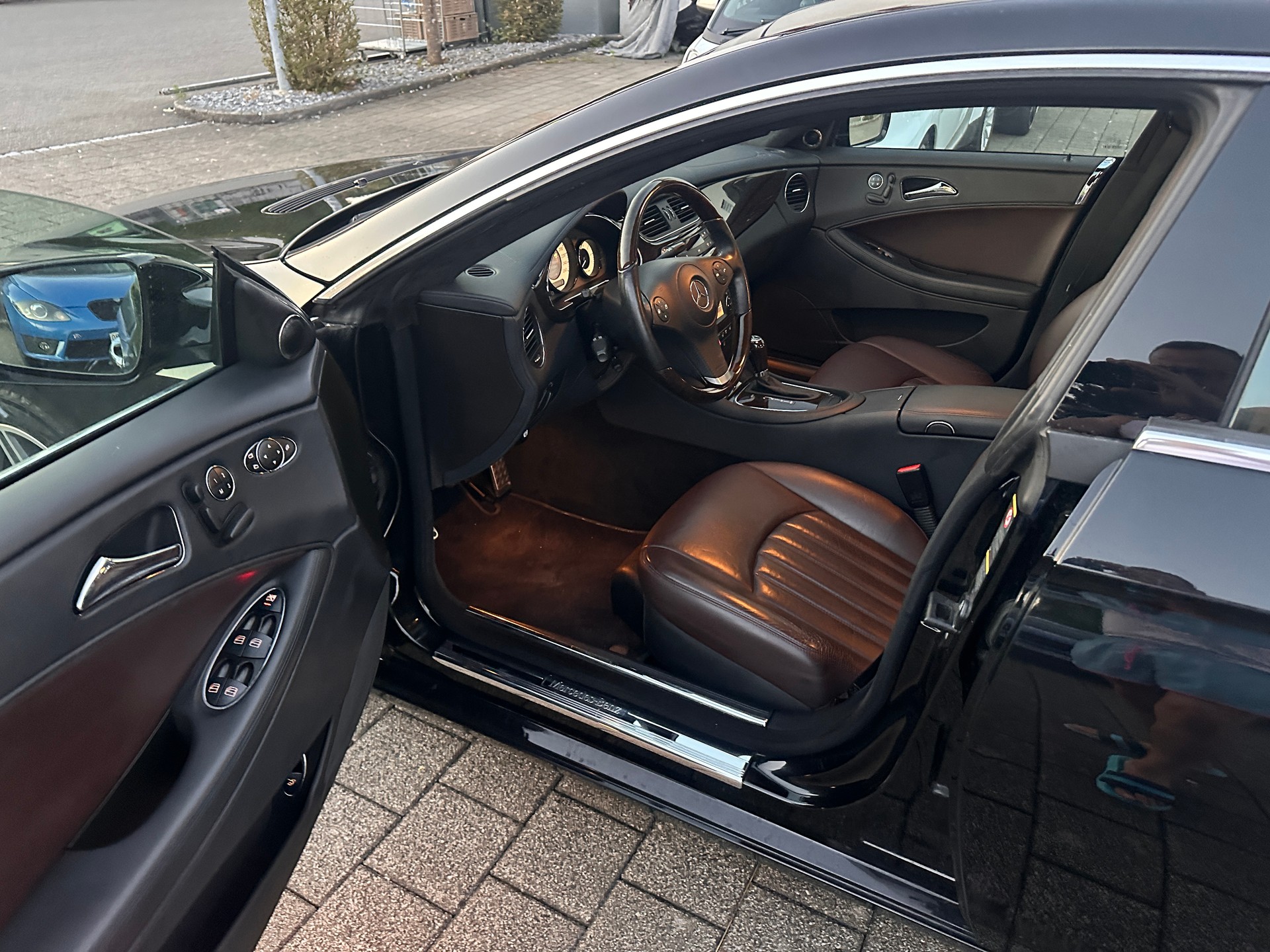 MERCEDES-BENZ CLS 300 (280) 7G-Tronic-image-13