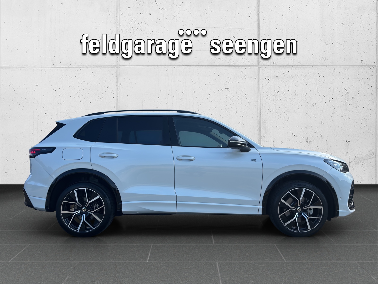 VW New Tiguan 2.0 TSI DSG R-Line 4Motion mit fortl. Werksgarantie, AHK, Panorama-Ausstell-/Schiebedach, Standheizung & Winterräder-image-3