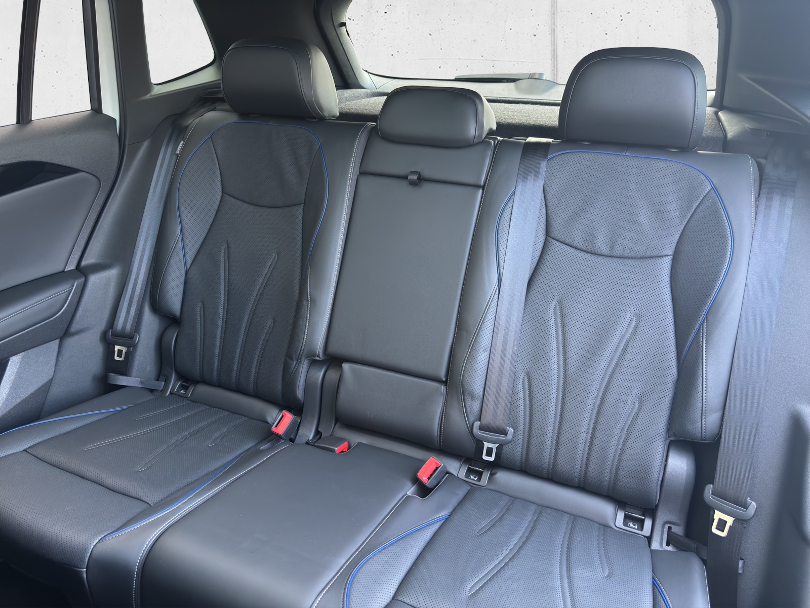 VW New Tiguan 2.0 TSI DSG R-Line 4Motion mit fortl. Werksgarantie, AHK, Panorama-Ausstell-/Schiebedach, Standheizung & Winterräder-image-31