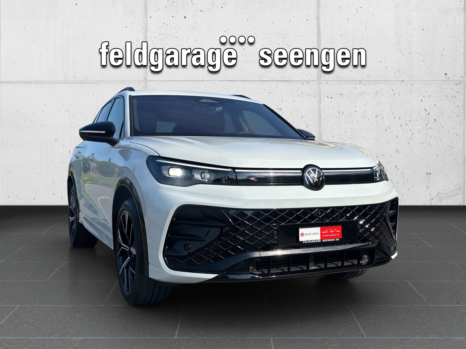 VW New Tiguan 2.0 TSI DSG R-Line 4Motion mit fortl. Werksgarantie, AHK, Panorama-Ausstell-/Schiebedach, Standheizung & Winterräder-image-2