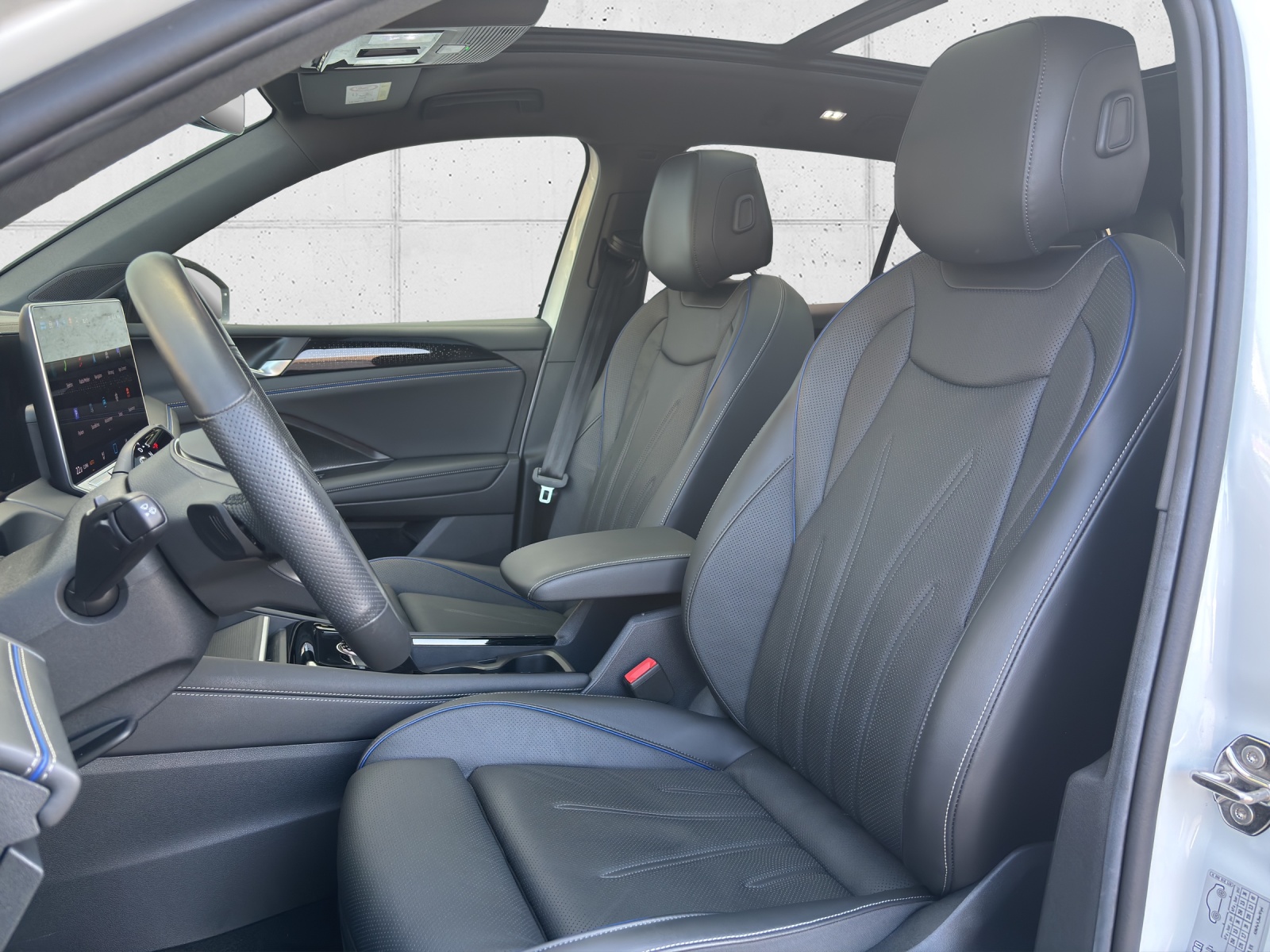 VW New Tiguan 2.0 TSI DSG R-Line 4Motion mit fortl. Werksgarantie, AHK, Panorama-Ausstell-/Schiebedach, Standheizung & Winterräder-image-29