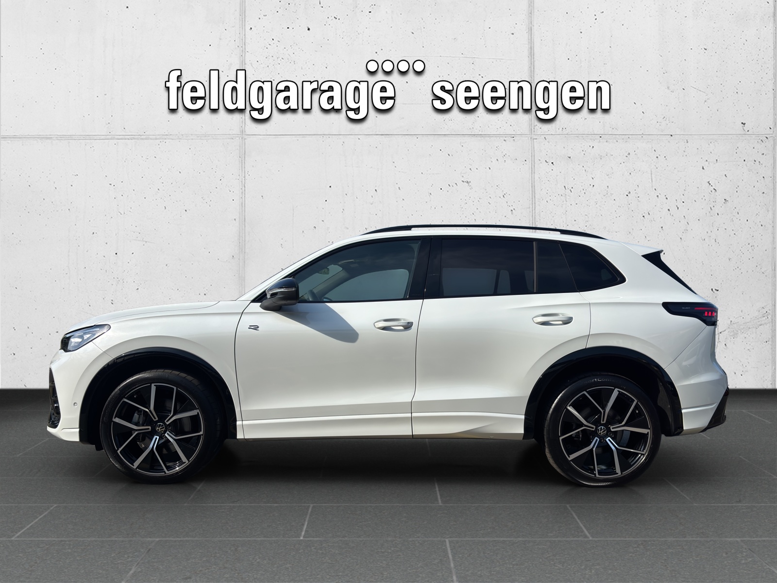 VW New Tiguan 2.0 TSI DSG R-Line 4Motion mit fortl. Werksgarantie, AHK, Panorama-Ausstell-/Schiebedach, Standheizung & Winterräder-image-1