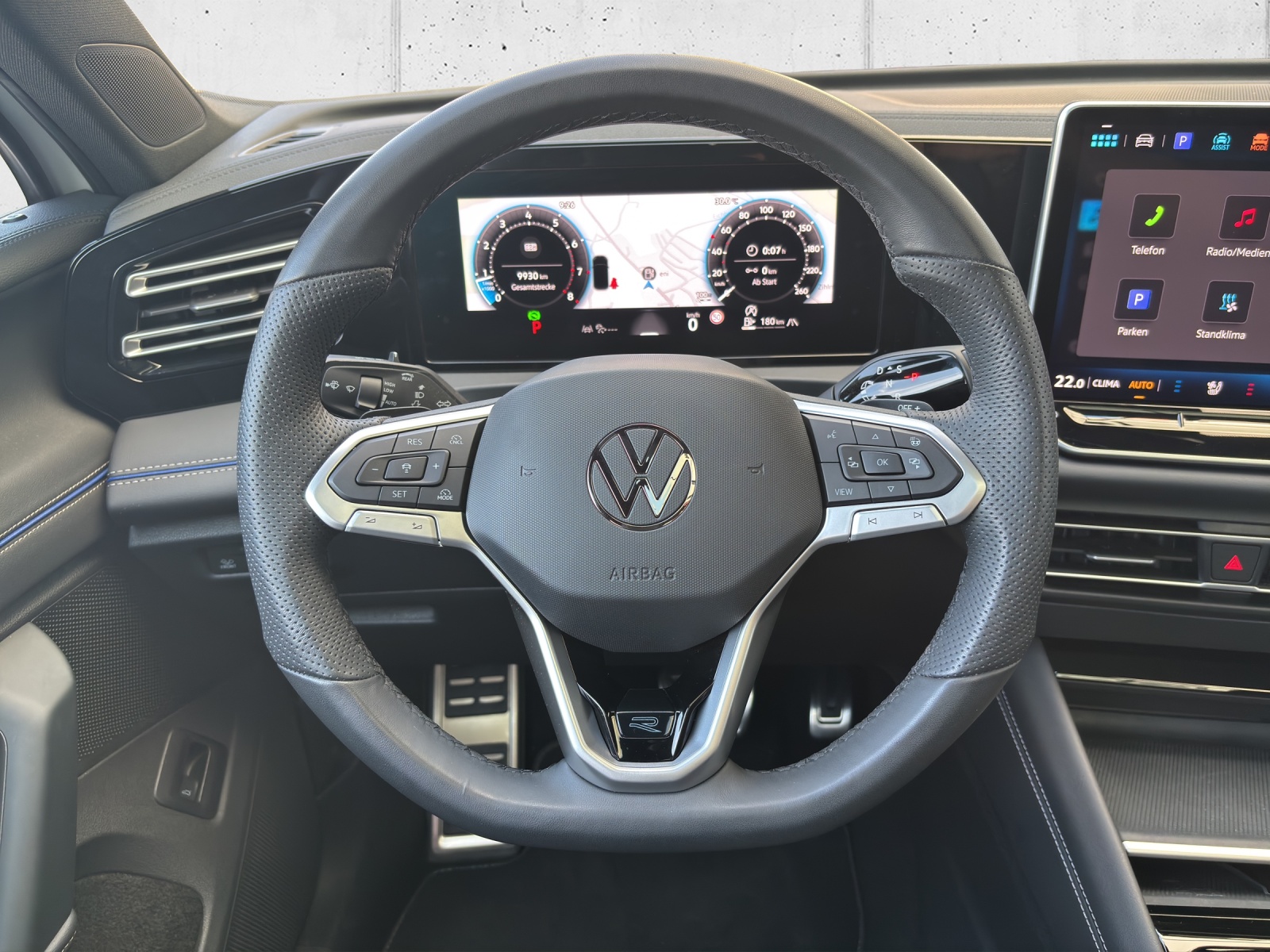 VW New Tiguan 2.0 TSI DSG R-Line 4Motion mit fortl. Werksgarantie, AHK, Panorama-Ausstell-/Schiebedach, Standheizung & Winterräder-image-14