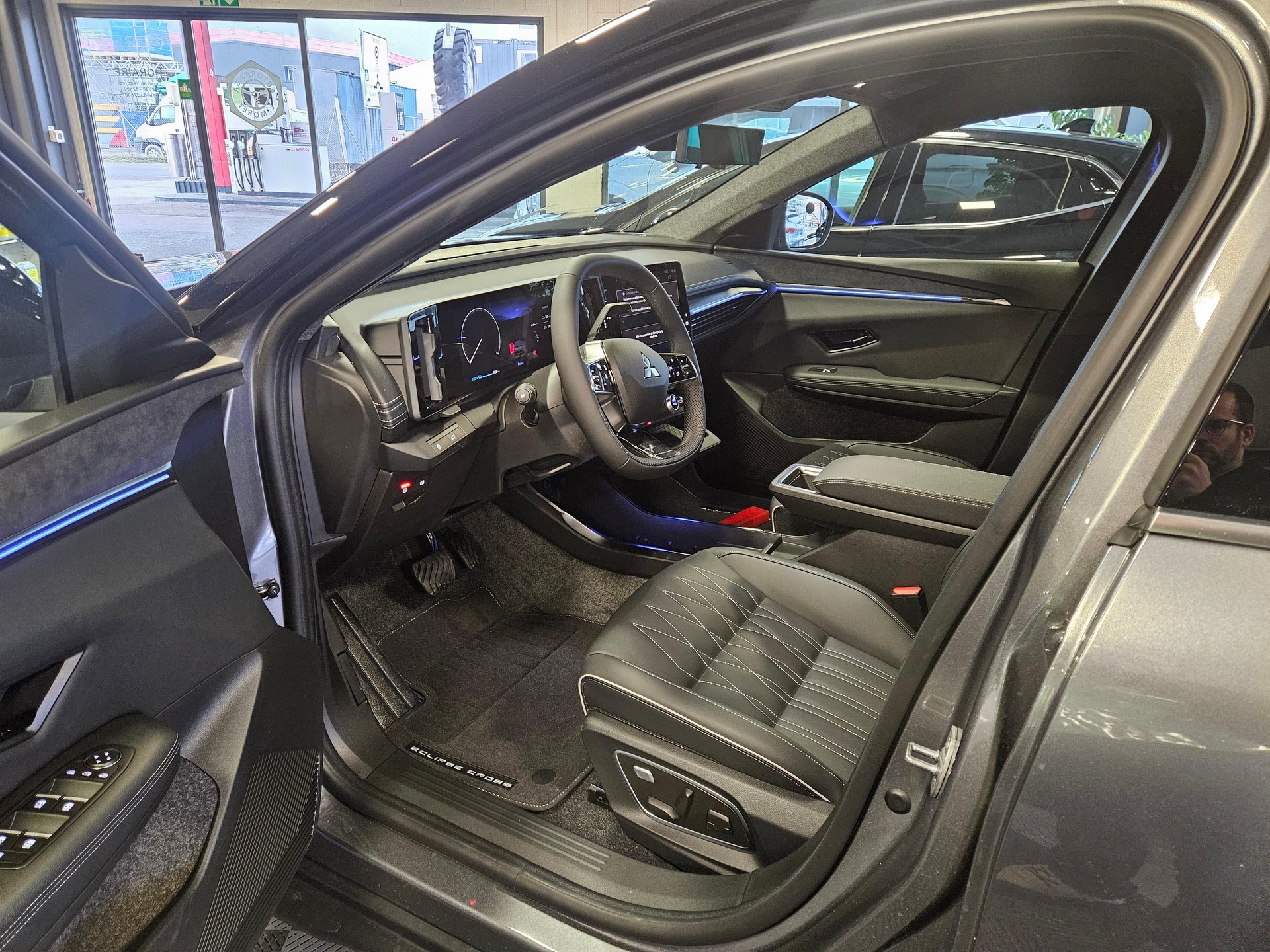 MITSUBISHI ECLIPSE CROSS-image-4