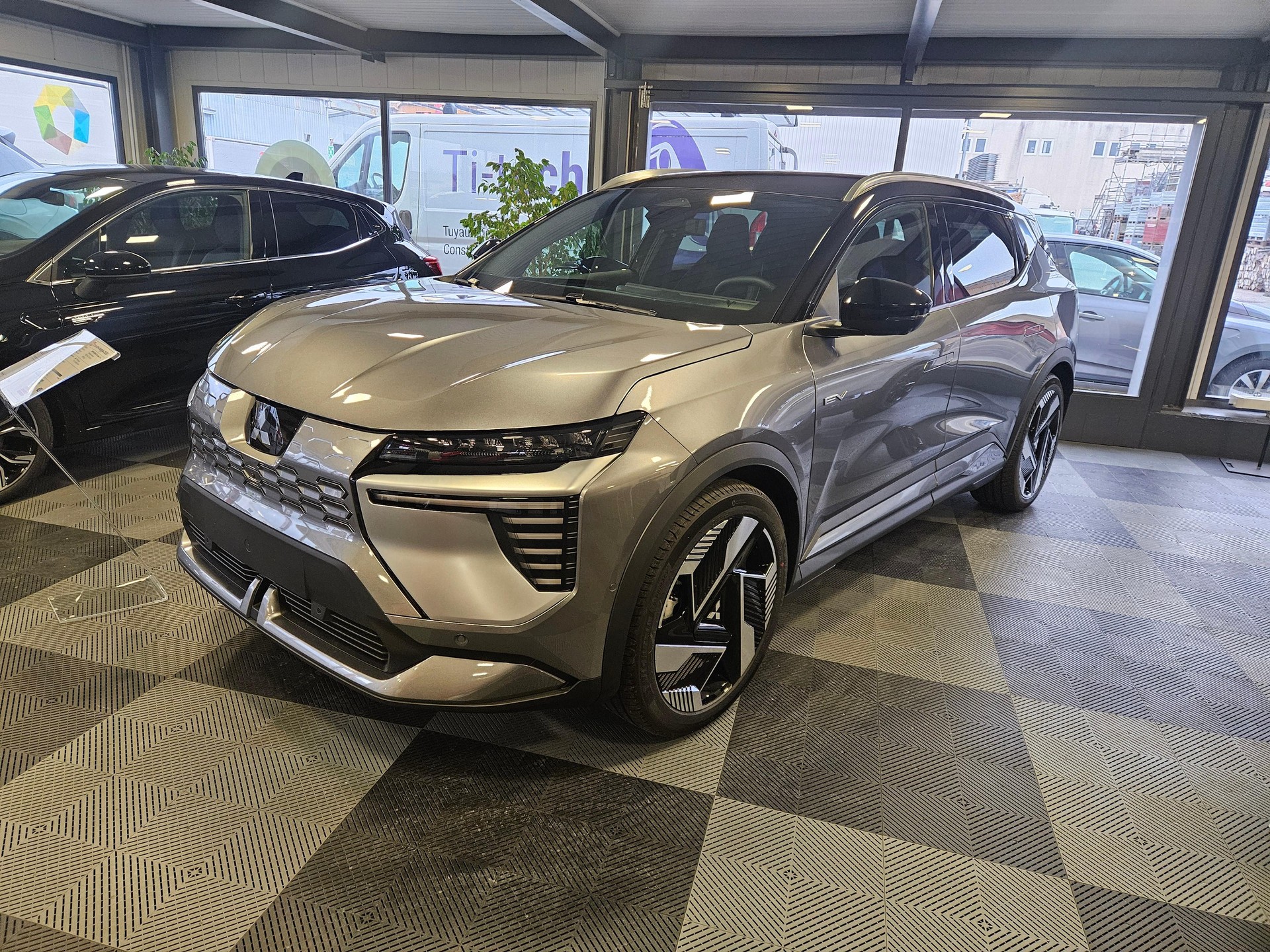 MITSUBISHI ECLIPSE CROSS-image-2