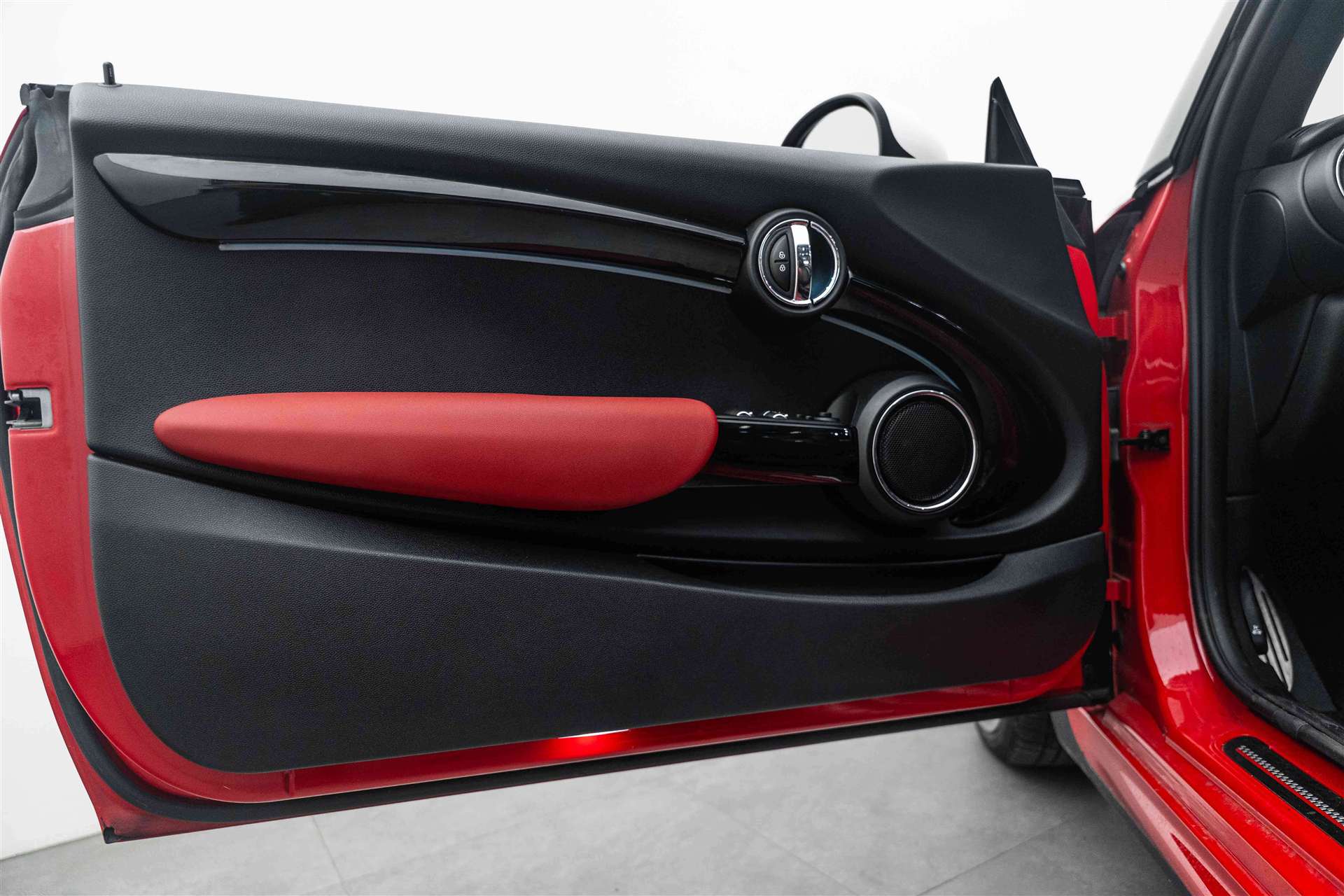 MINI Cooper John Cooper Works Cabriolet Steptronic-image-8