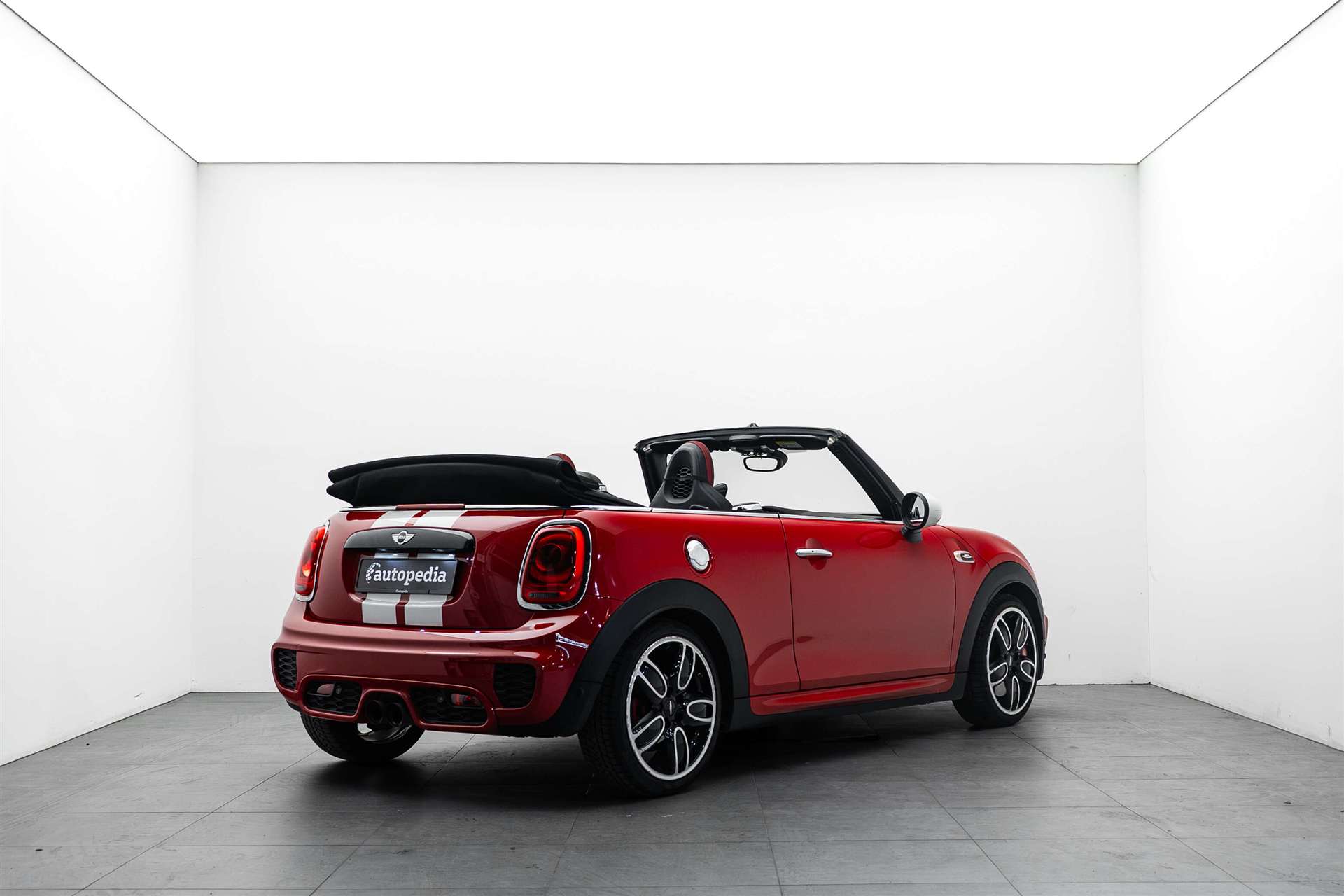 MINI Cooper John Cooper Works Cabriolet Steptronic-image-4