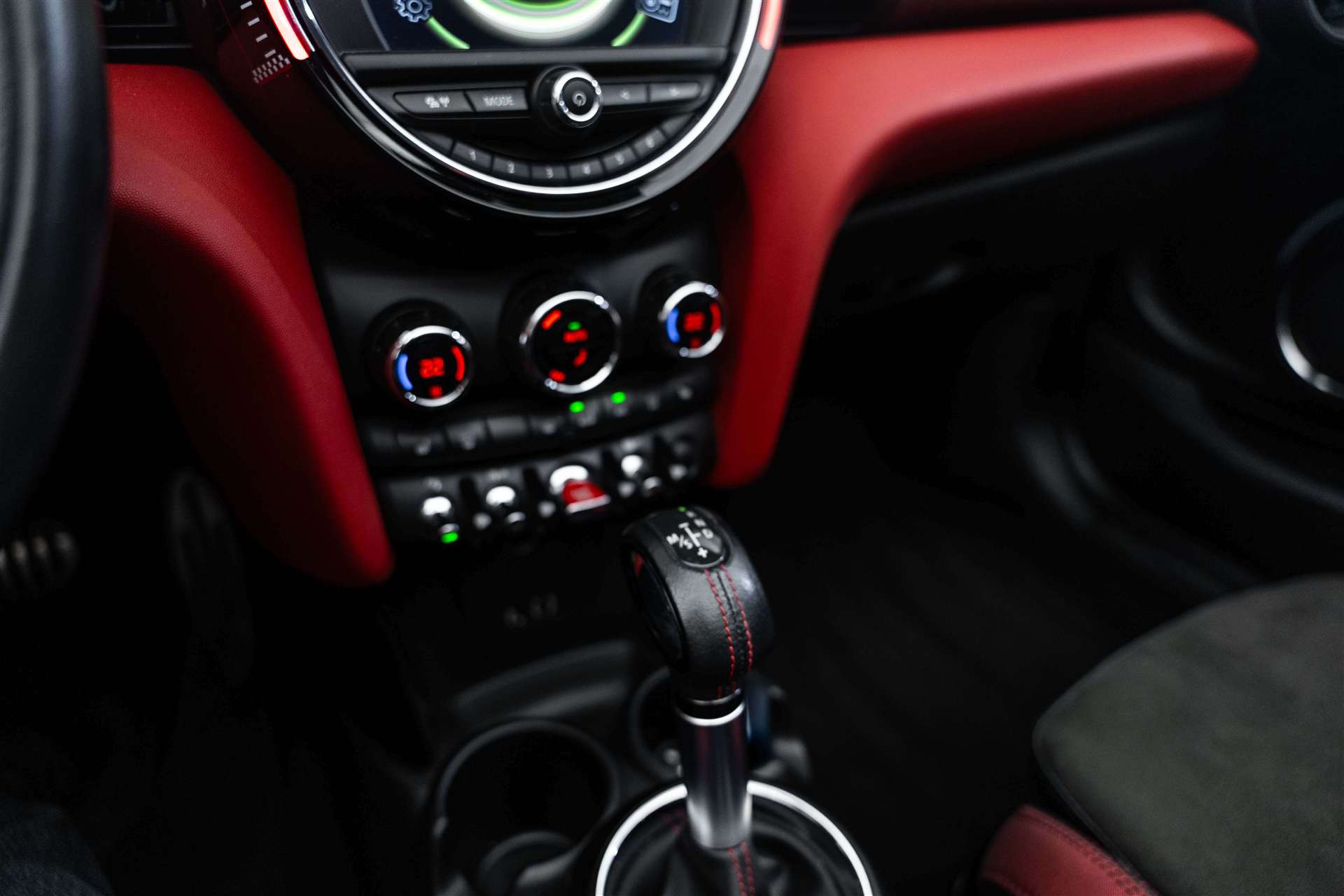 MINI Cooper John Cooper Works Cabriolet Steptronic-image-24