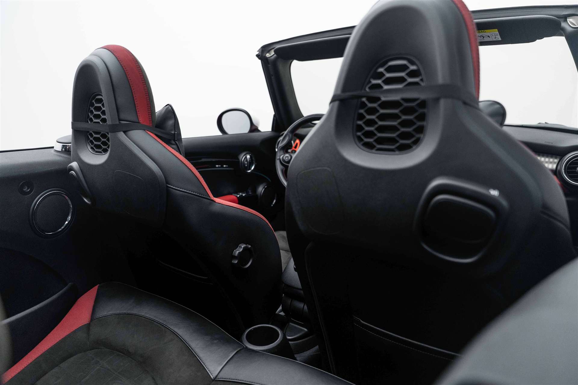 MINI Cooper John Cooper Works Cabriolet Steptronic-image-16
