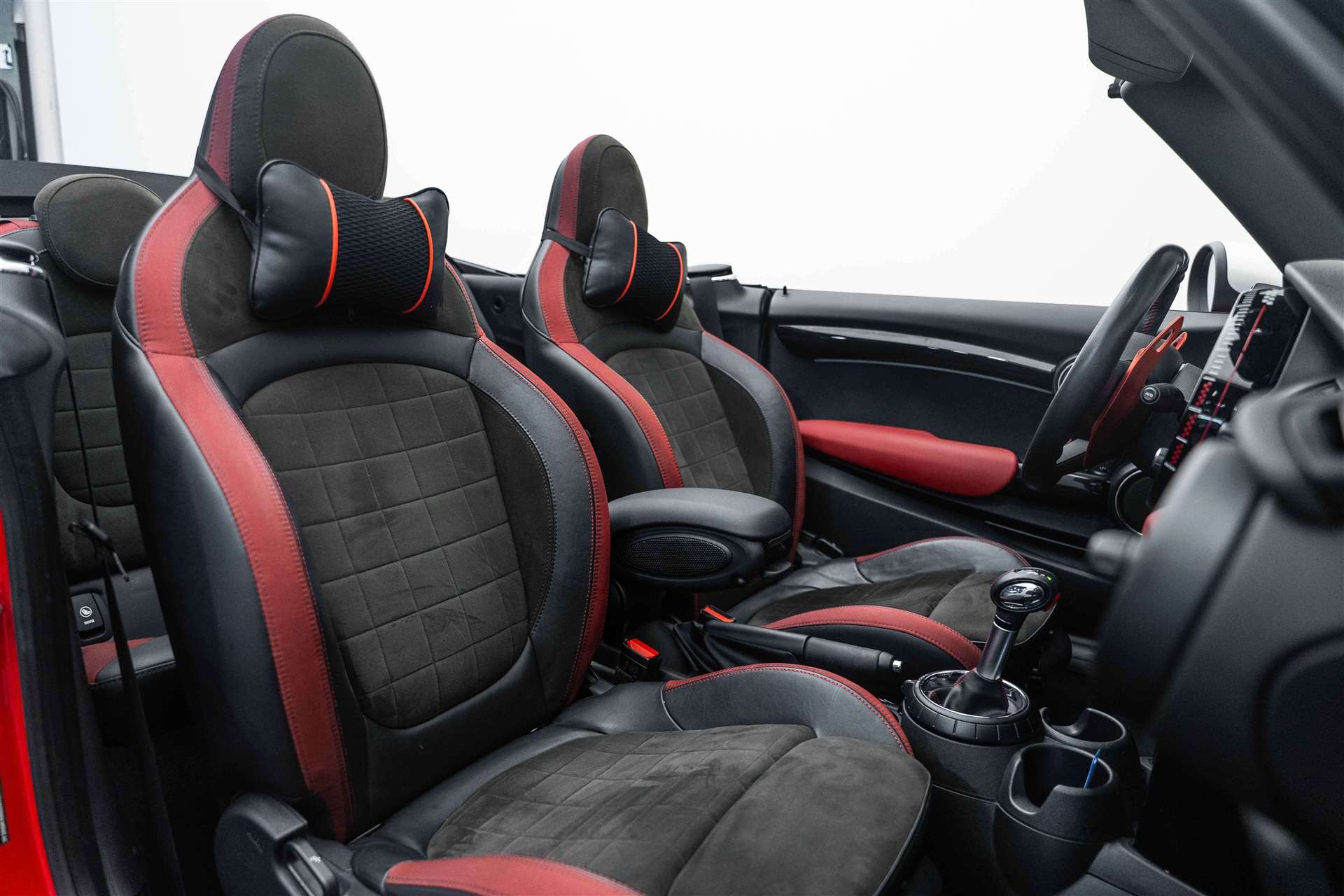 MINI Cooper John Cooper Works Cabriolet Steptronic-image-14