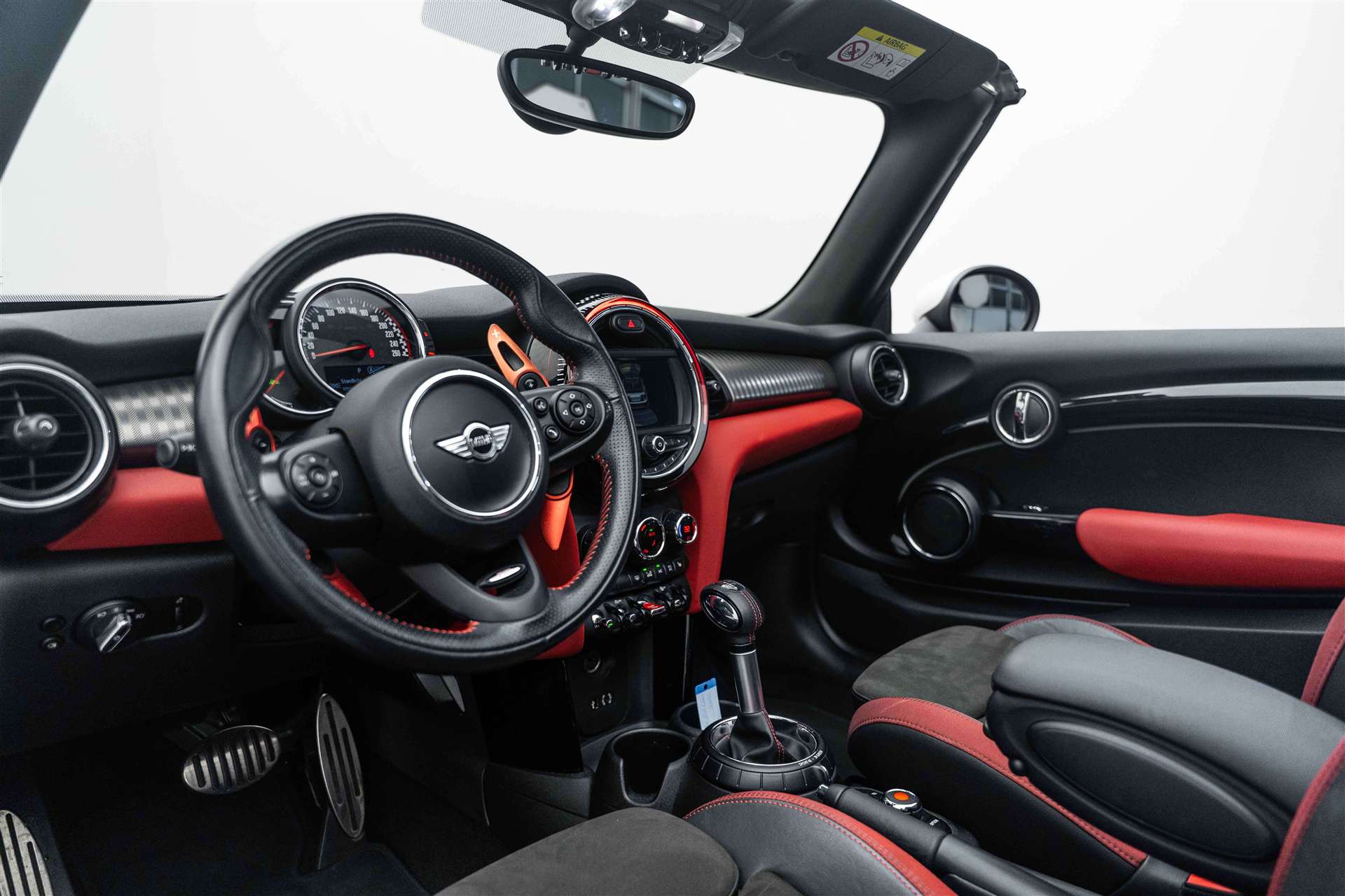 MINI Cooper John Cooper Works Cabriolet Steptronic-image-10