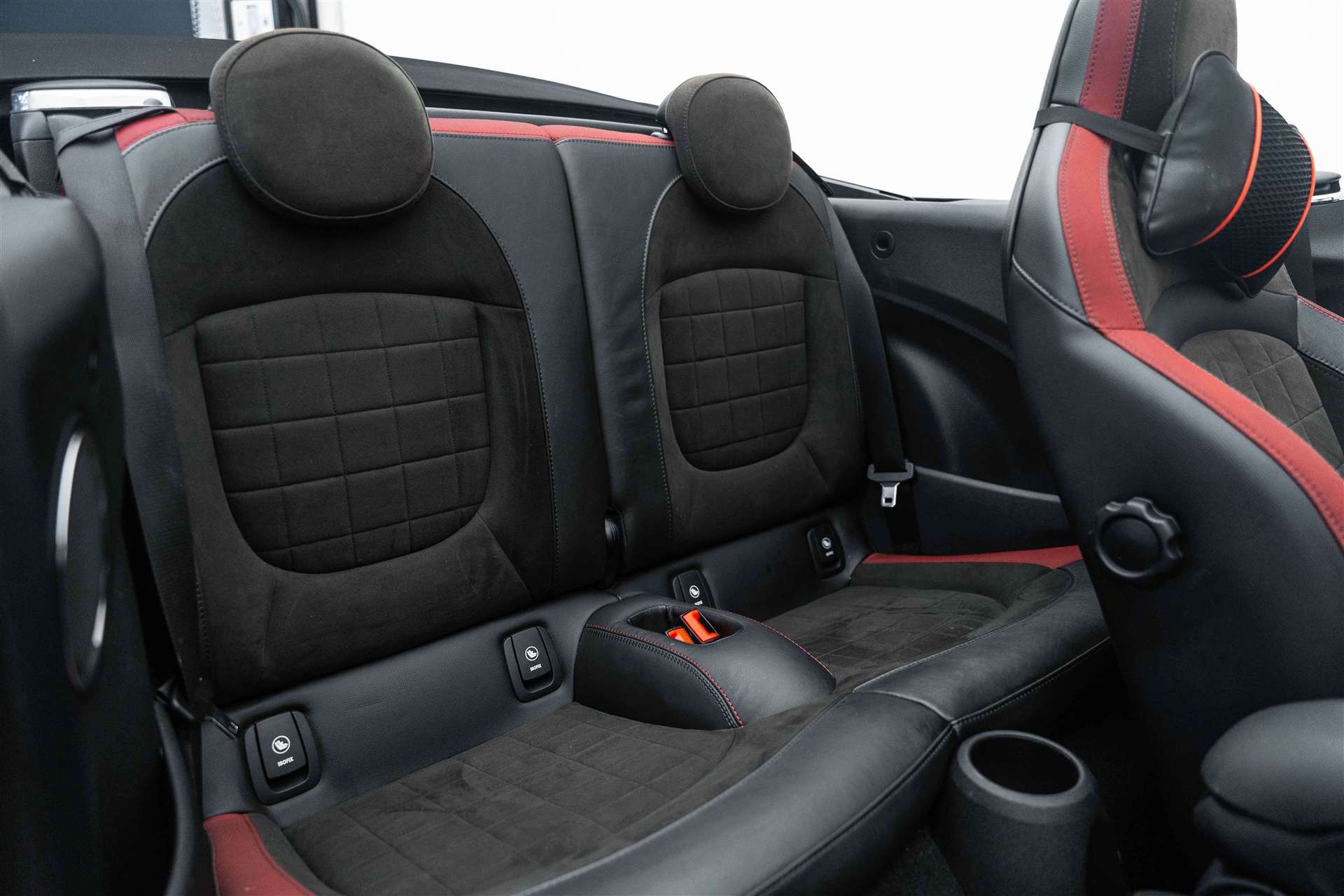 MINI Cooper John Cooper Works Cabriolet Steptronic-image-15