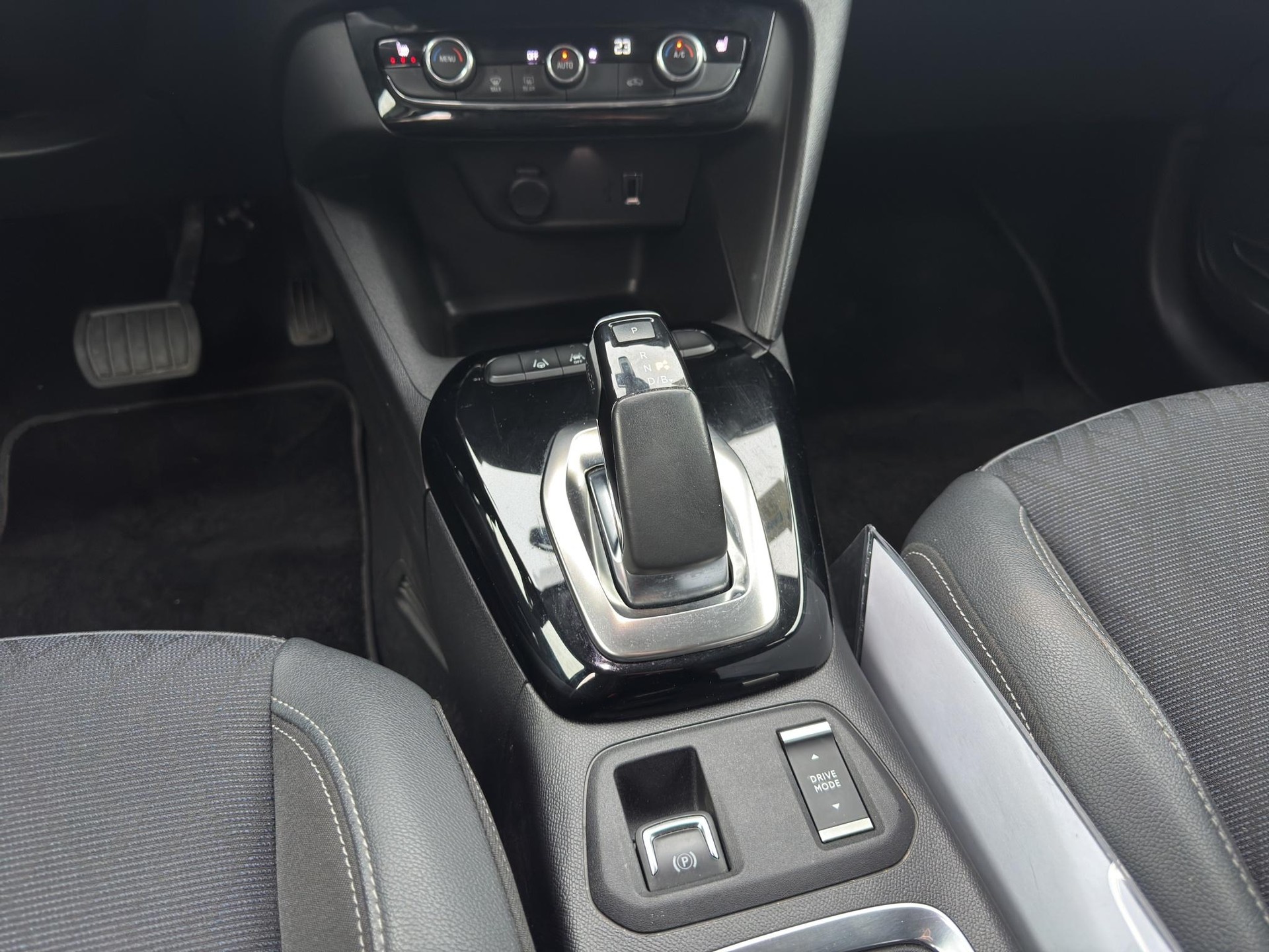 OPEL Corsa-e Elegance-image-6