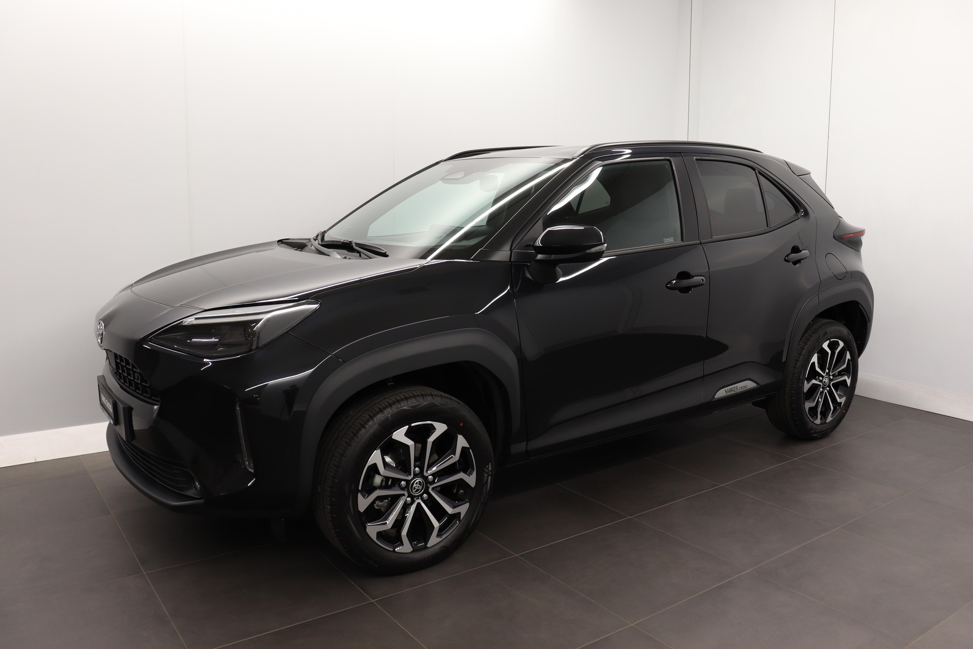 TOYOTA Yaris Cross 1.5 VVT-i HSD Trend AWD-i-showroom-element-3