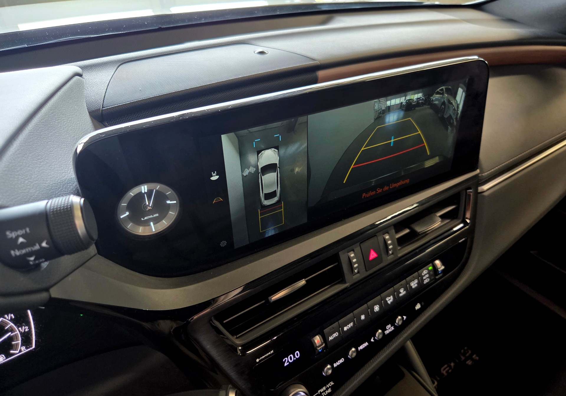 LEXUS ES 300h Excellence-image-5