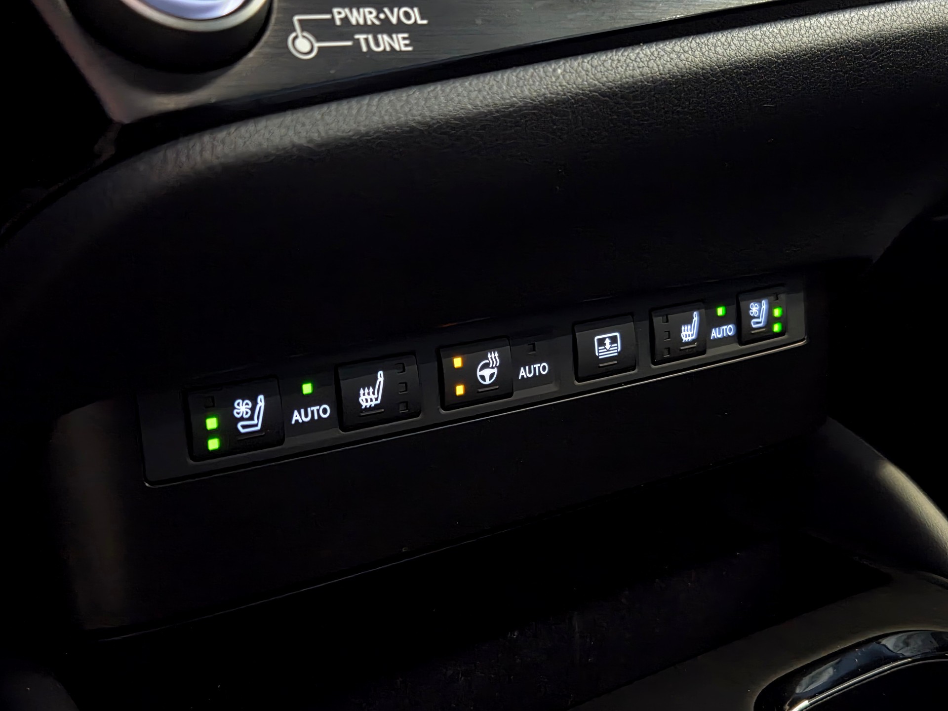 LEXUS ES 300h Excellence-image-7