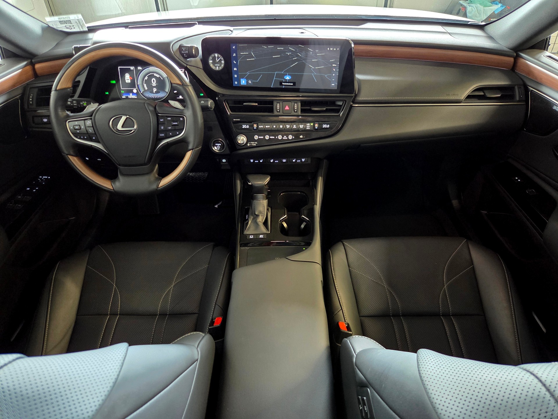 LEXUS ES 300h Excellence-image-6